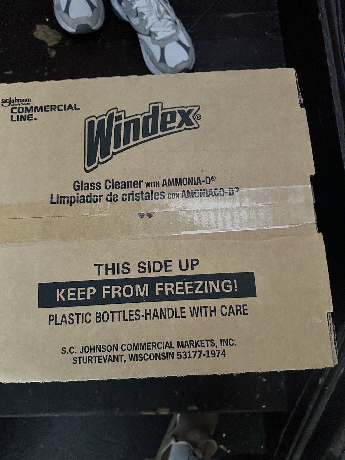 Windex Glass Cleaner with Ammonia – 12 Bottles, 32 oz Each”