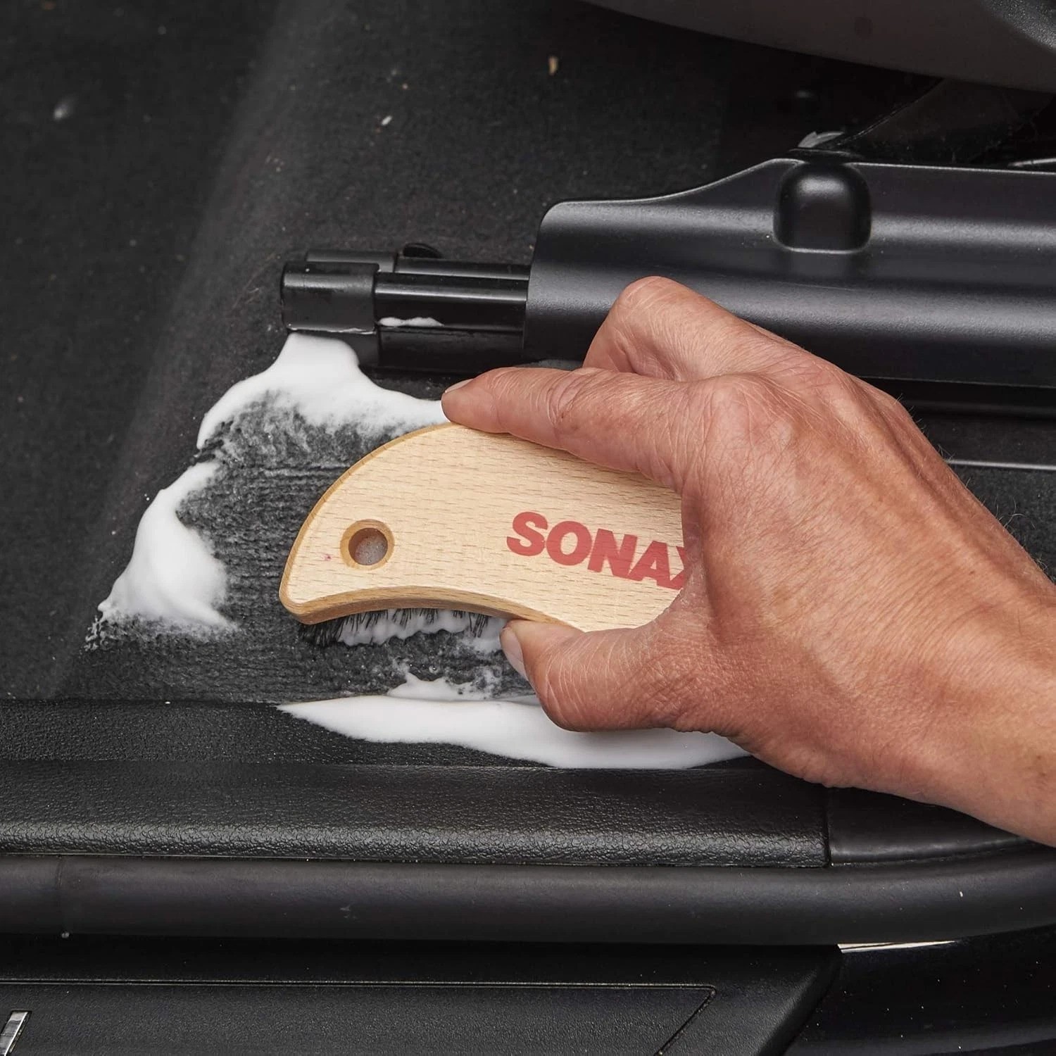 Ergonomic Textile & Leather Brush for Gentle Car Detailing – Portable & Durable