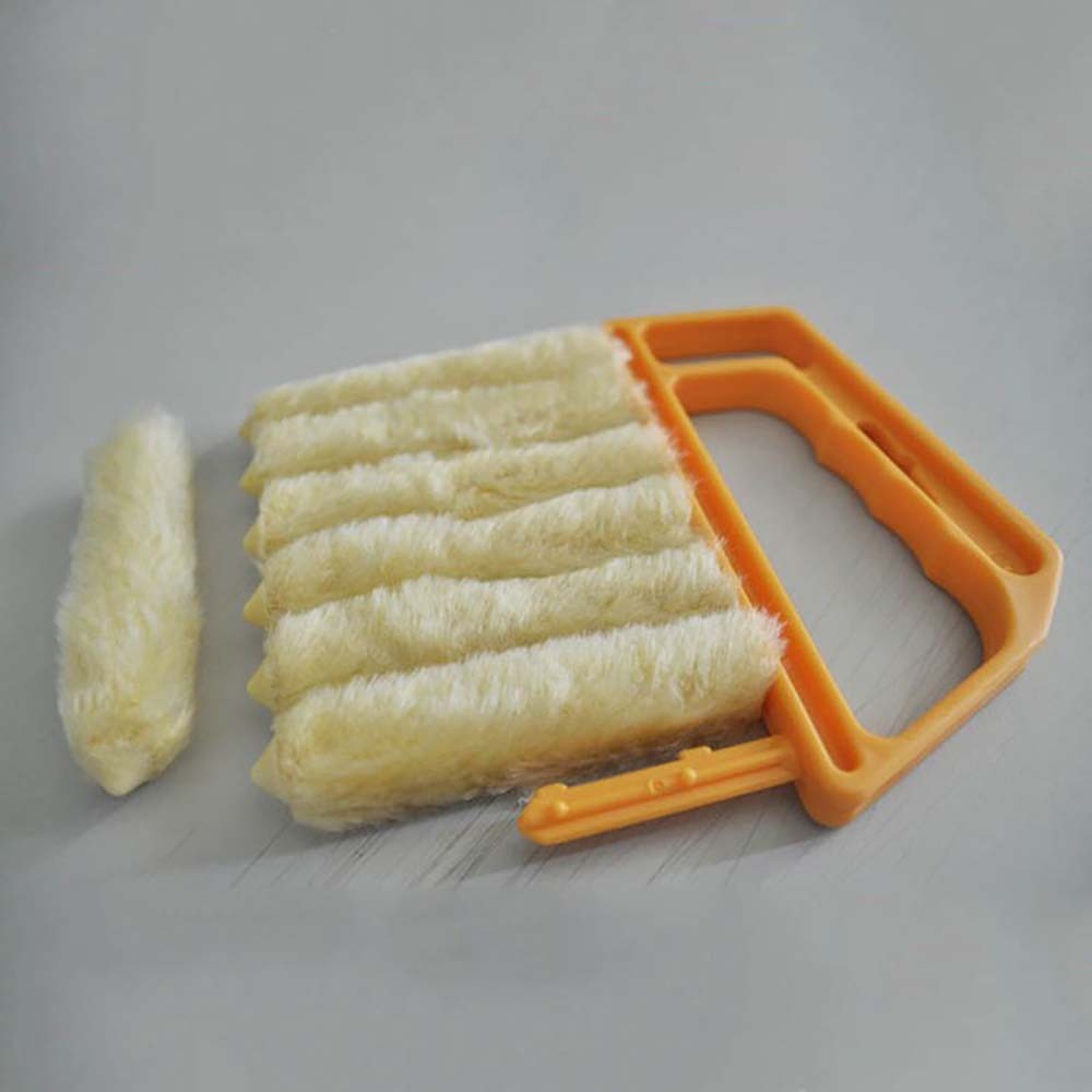 Easy-Grip Blind Cleansing Brush, slim fits various blinds & gap dust clearance