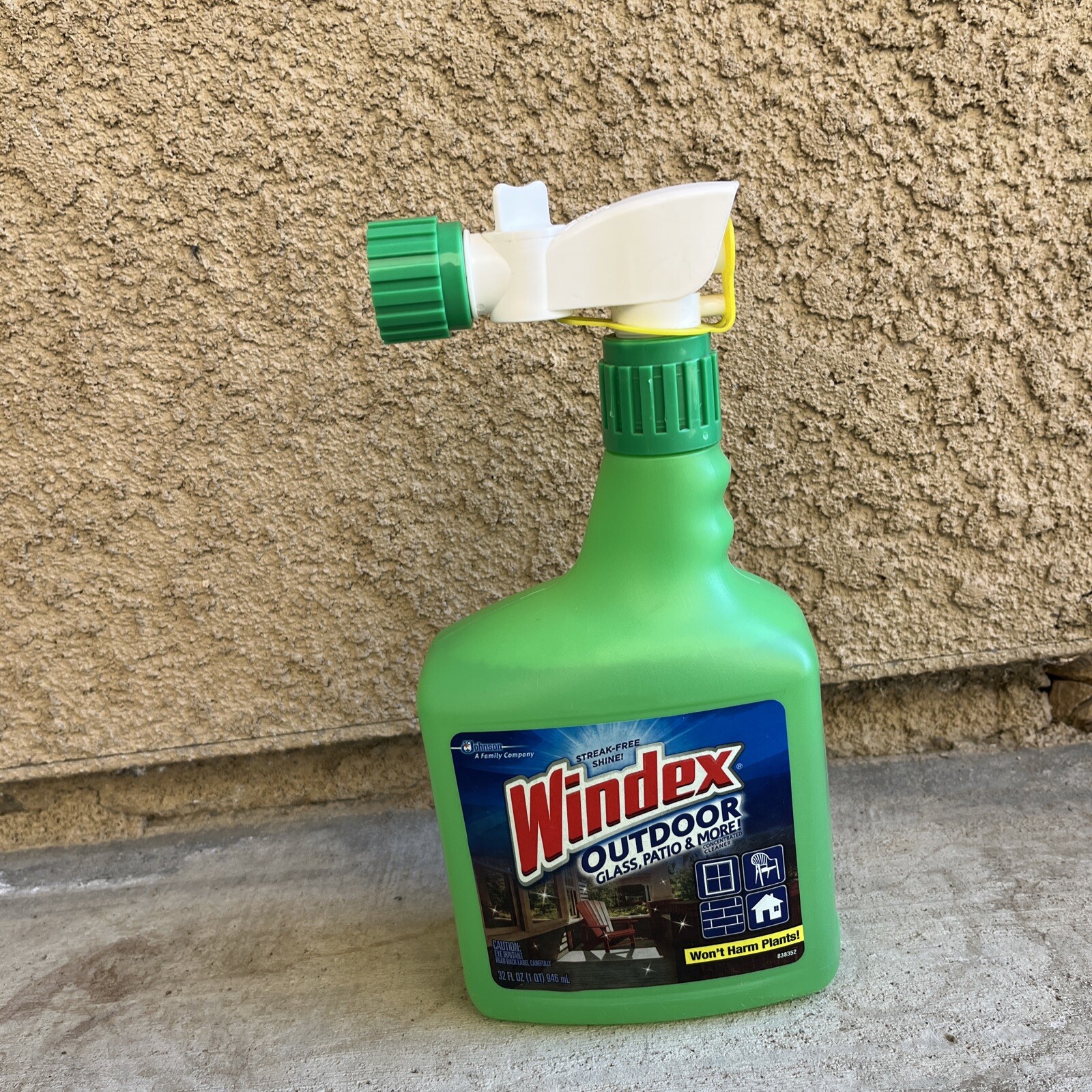 Windex OUTDOOR Glass Patio Cleaner 32 oz. Hose Spray Streak-Free Shine