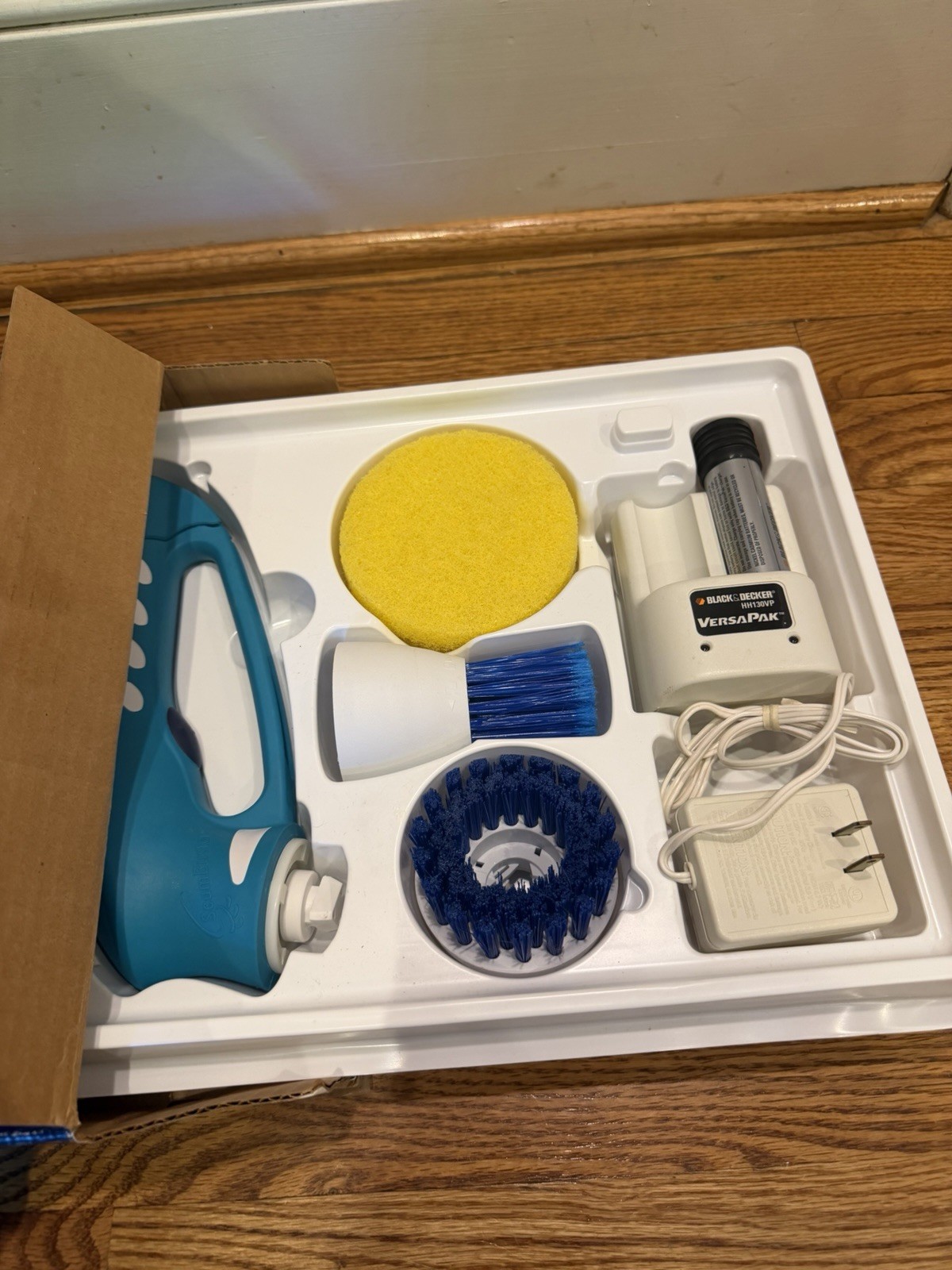 Black and Decker Scum Buster Kit SB400 w/Accessories ScumBuster NEW Open Box