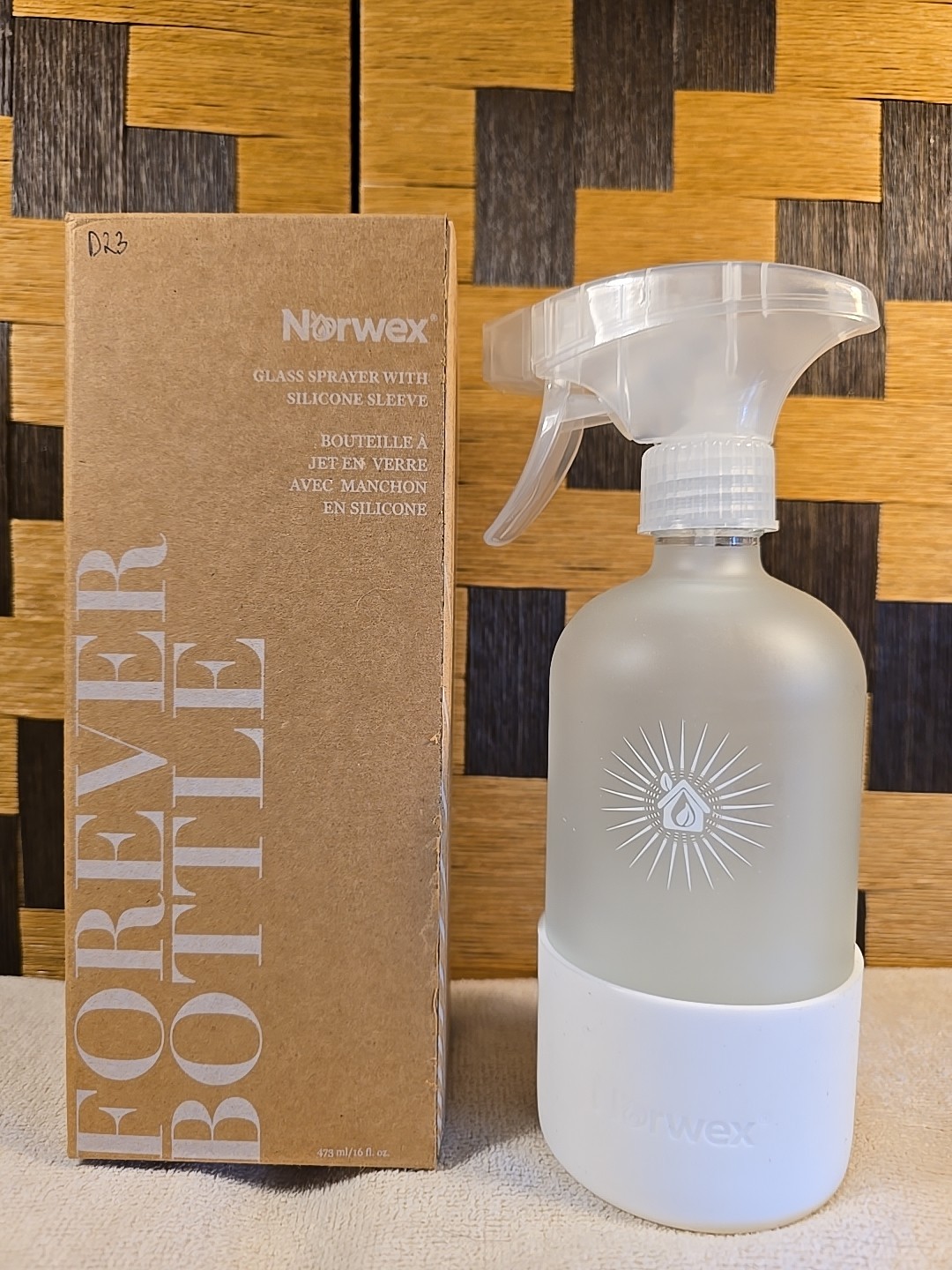 NEW NORWEX FOREVER BOTTLE GLASS with SPRAYER White SILICONE SLEEVE Reusable 16oz