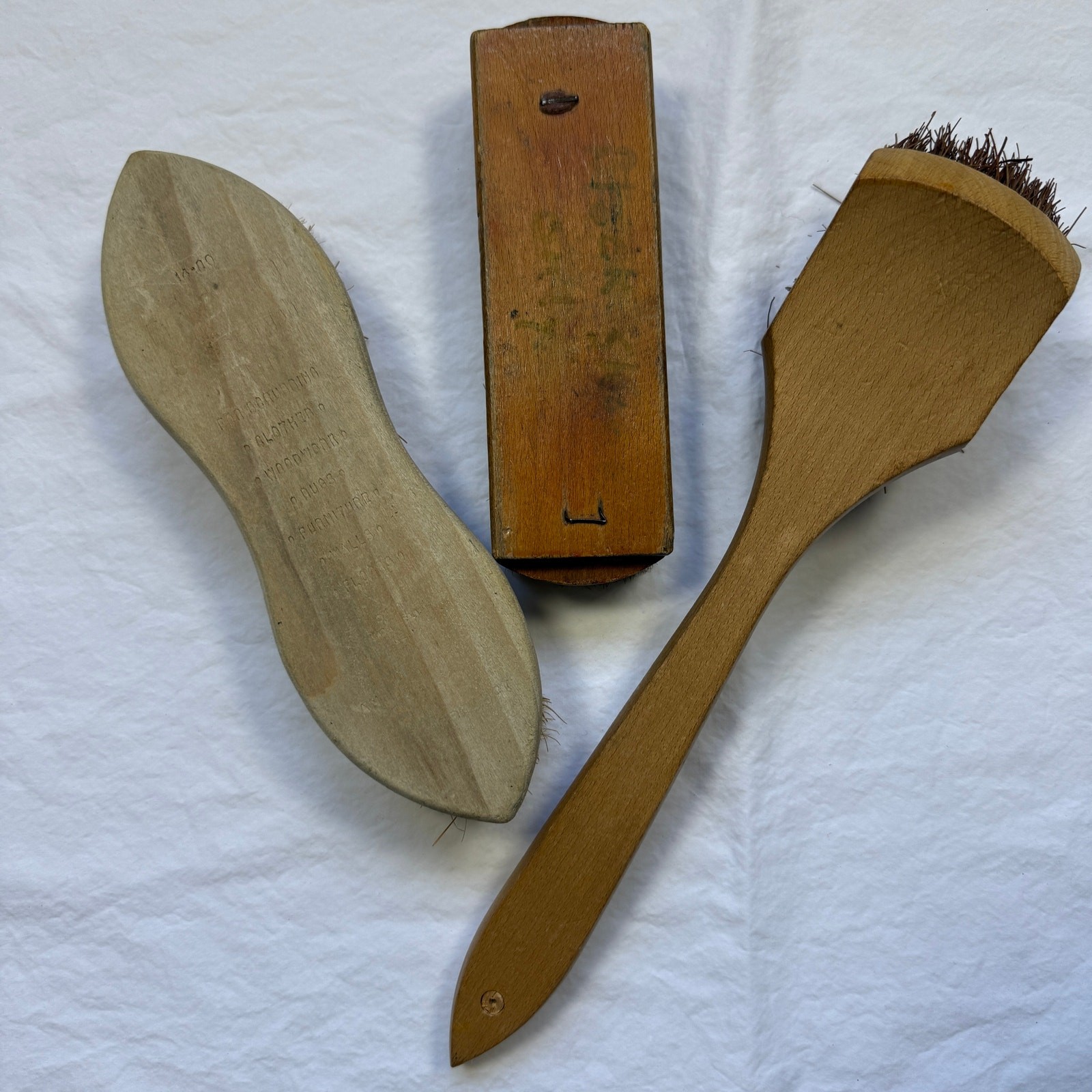 Set of 3 Vintage Wooden Scrub Brushes Cleaning Shoe Polish & Long Handled EUC