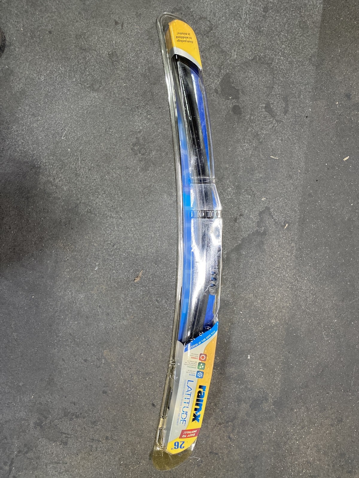 Rain-X 26″ Latitude Wiper Blade Smooth Wiper All Weather, Chatter-free Wipe