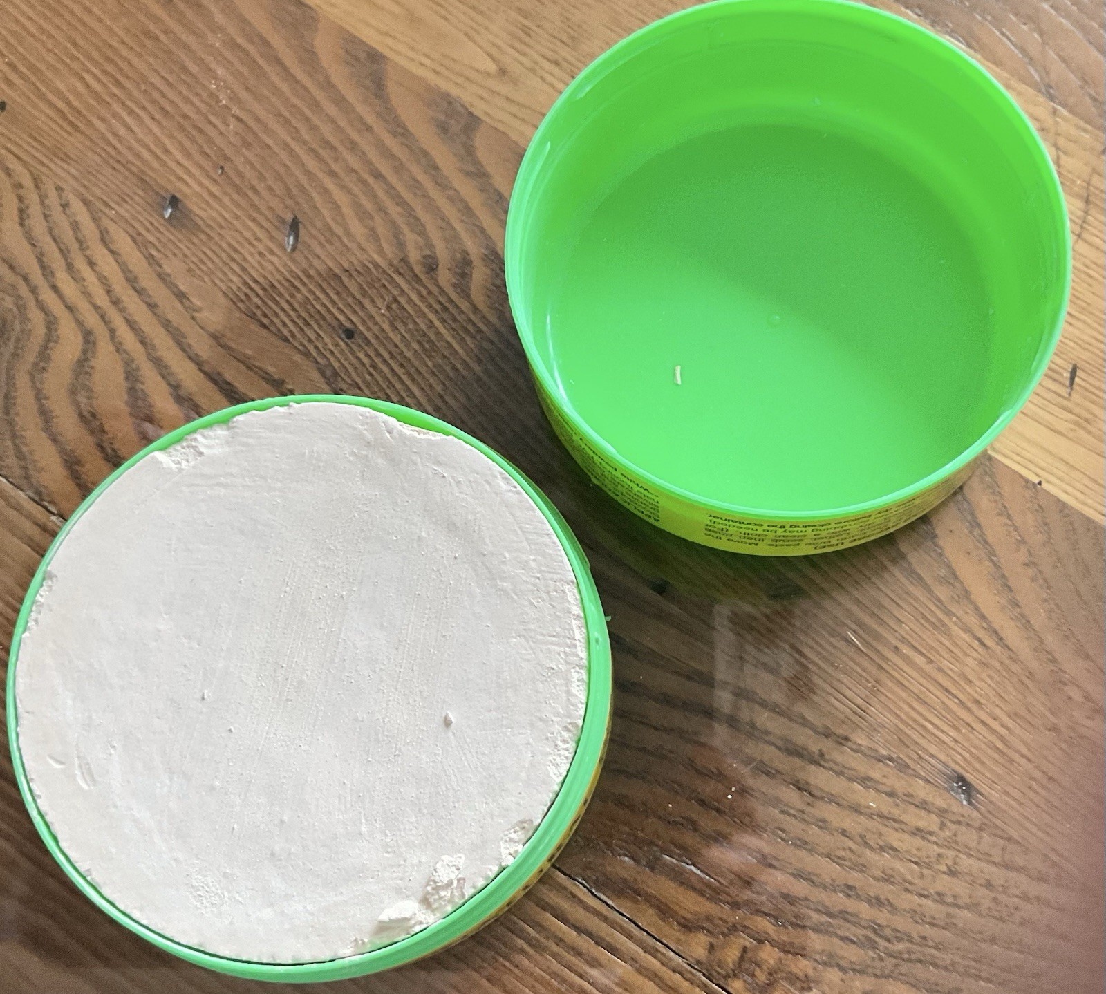 NEW Earth Brite Clay-Based All-Purpose Cleaning Kit Two Tubs 10.5 oz. Two Scents