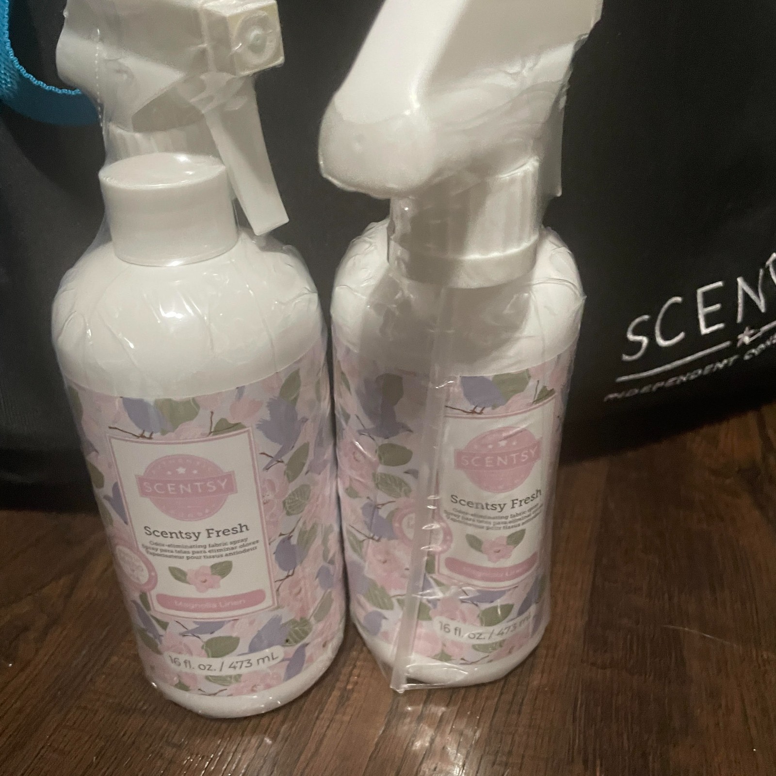 SCENTSY Fresh Magnolia Linen Scent Odor-Eliminating Fabric Spray NEW Lot of 2
