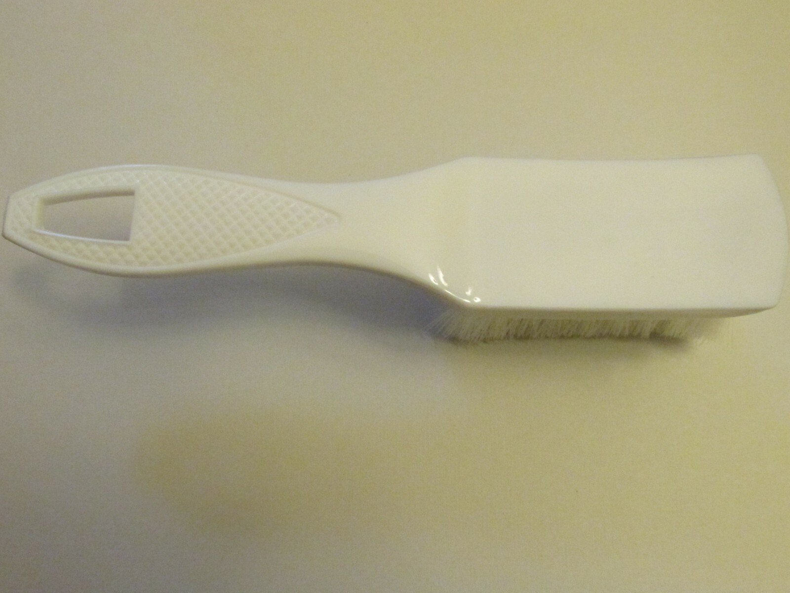 Soft Utility White Brush -7″Length J02000