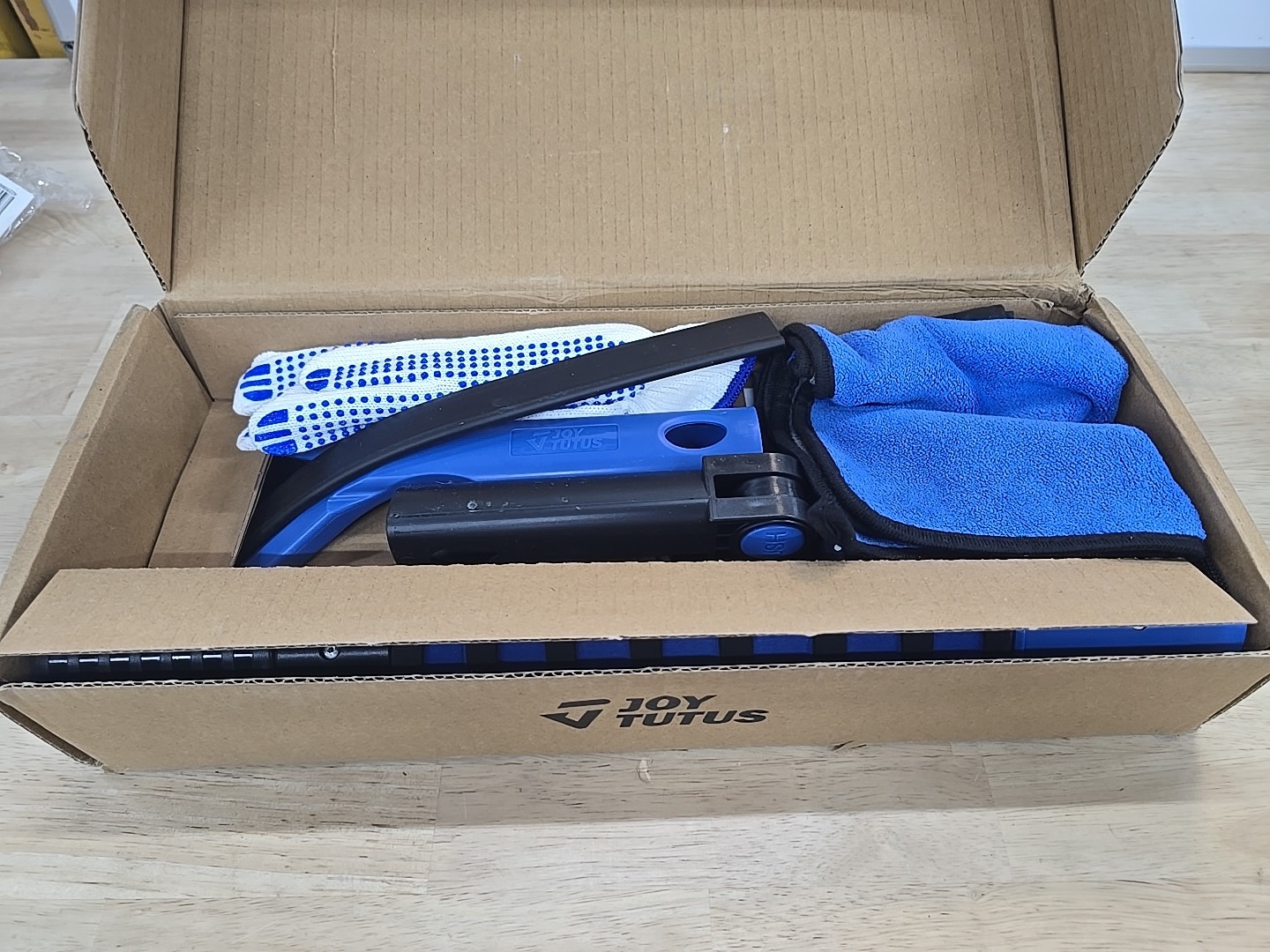 61.3″ Ice Scraper and Long Handle Snow Brush, 270° Pivoting Extendable Car Sn…