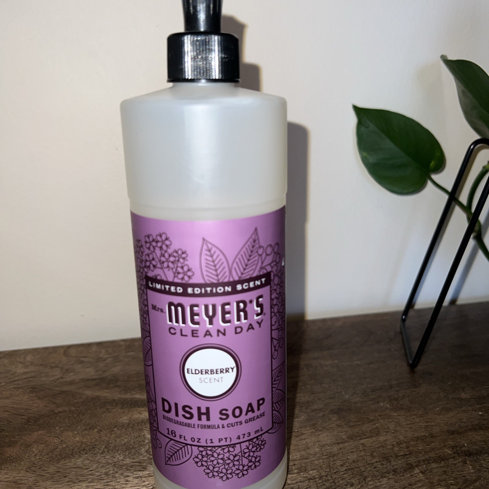 New & Sealed! Mrs. Meyer’s Clean Day Limited Edition Lilac 16oz Liquid Dish Soap