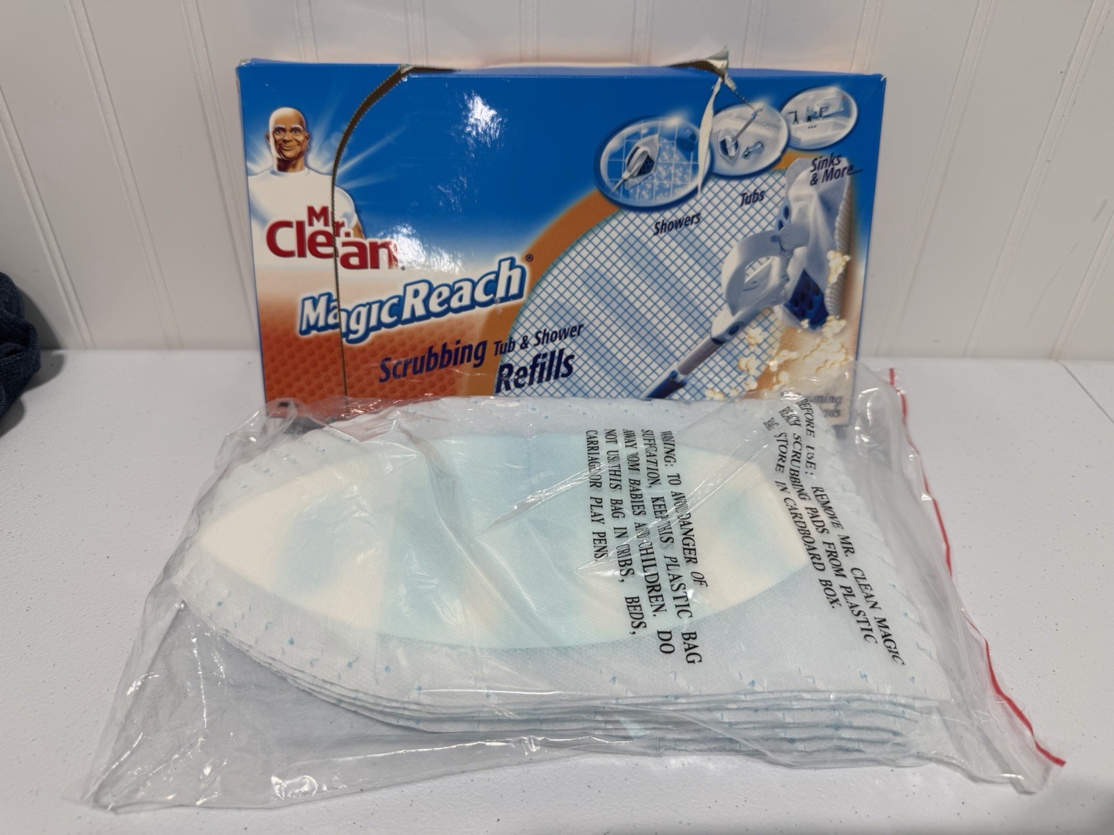 Mr. Clean Magic Reach Scrubbing Tub & Shower Refill Open Box 8 Count