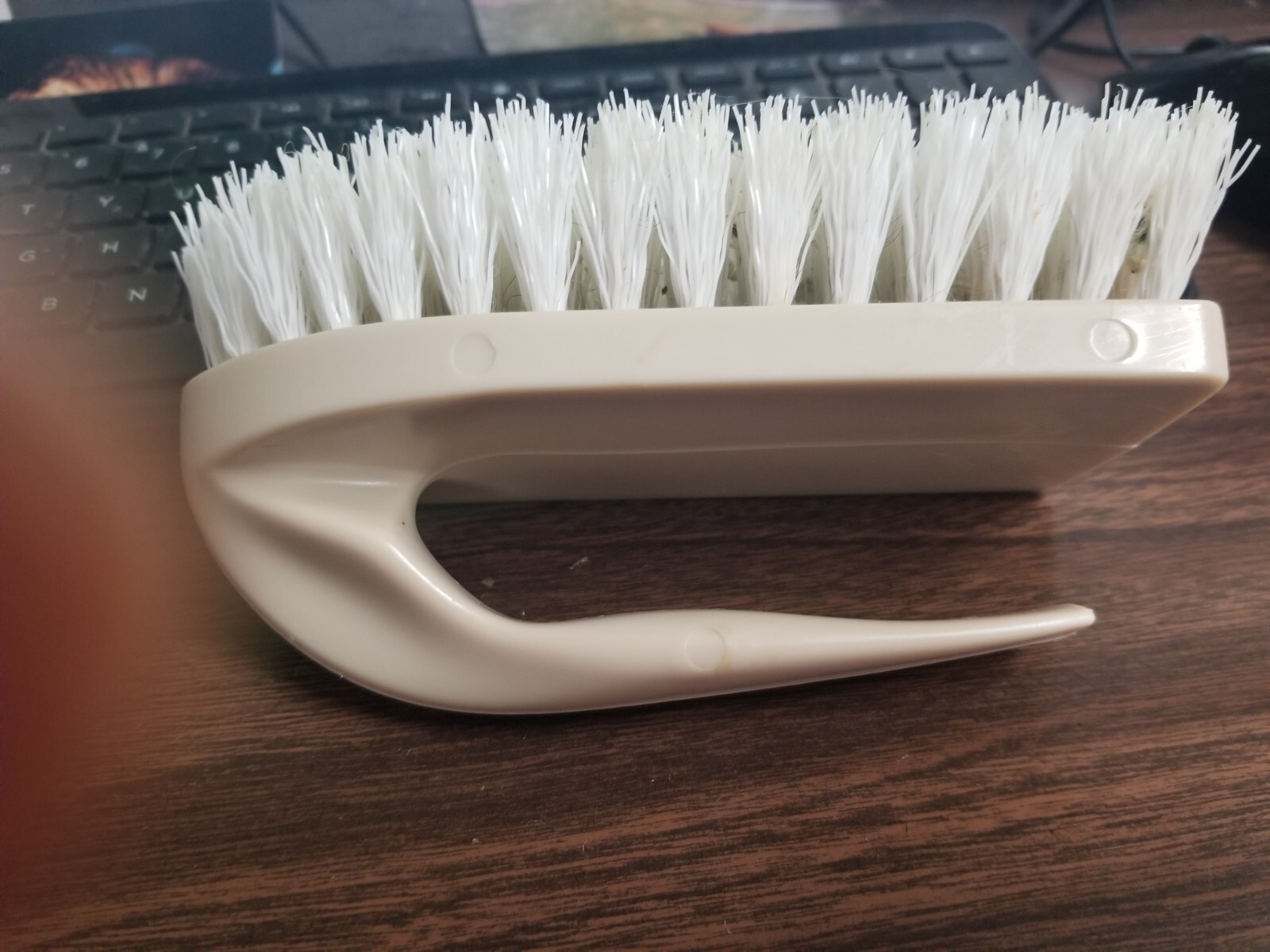 6 in BEIGE SCRUBBING BRUSH FOR BATH TUB/TOILET HEAVY DUTY BRISTLES WITH HANDLE