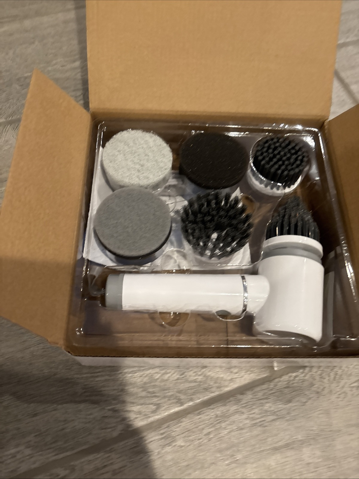 Electrical cleaning brush with six different cleaning heads made in China
