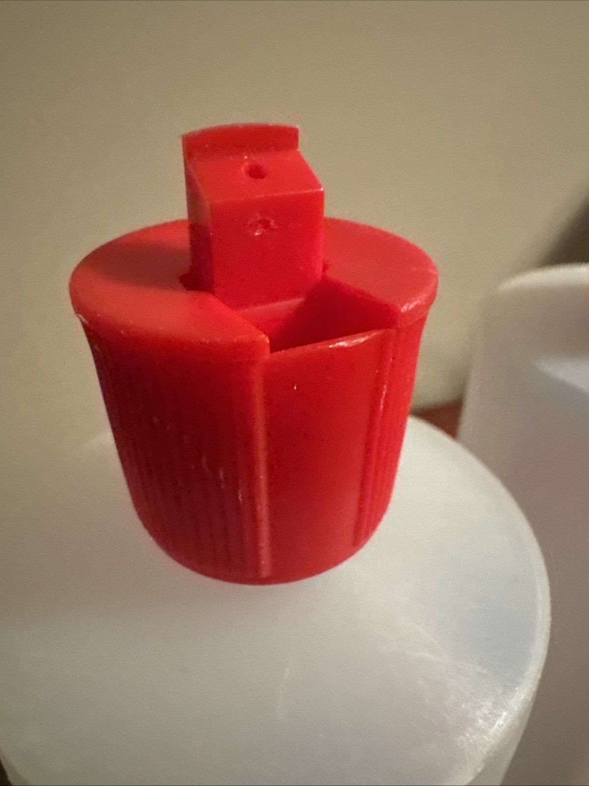 Two Vintage 1975 Amway Plastic Squirt Top Bottles 16 Oz Cleaner Dispenser 2 Cup