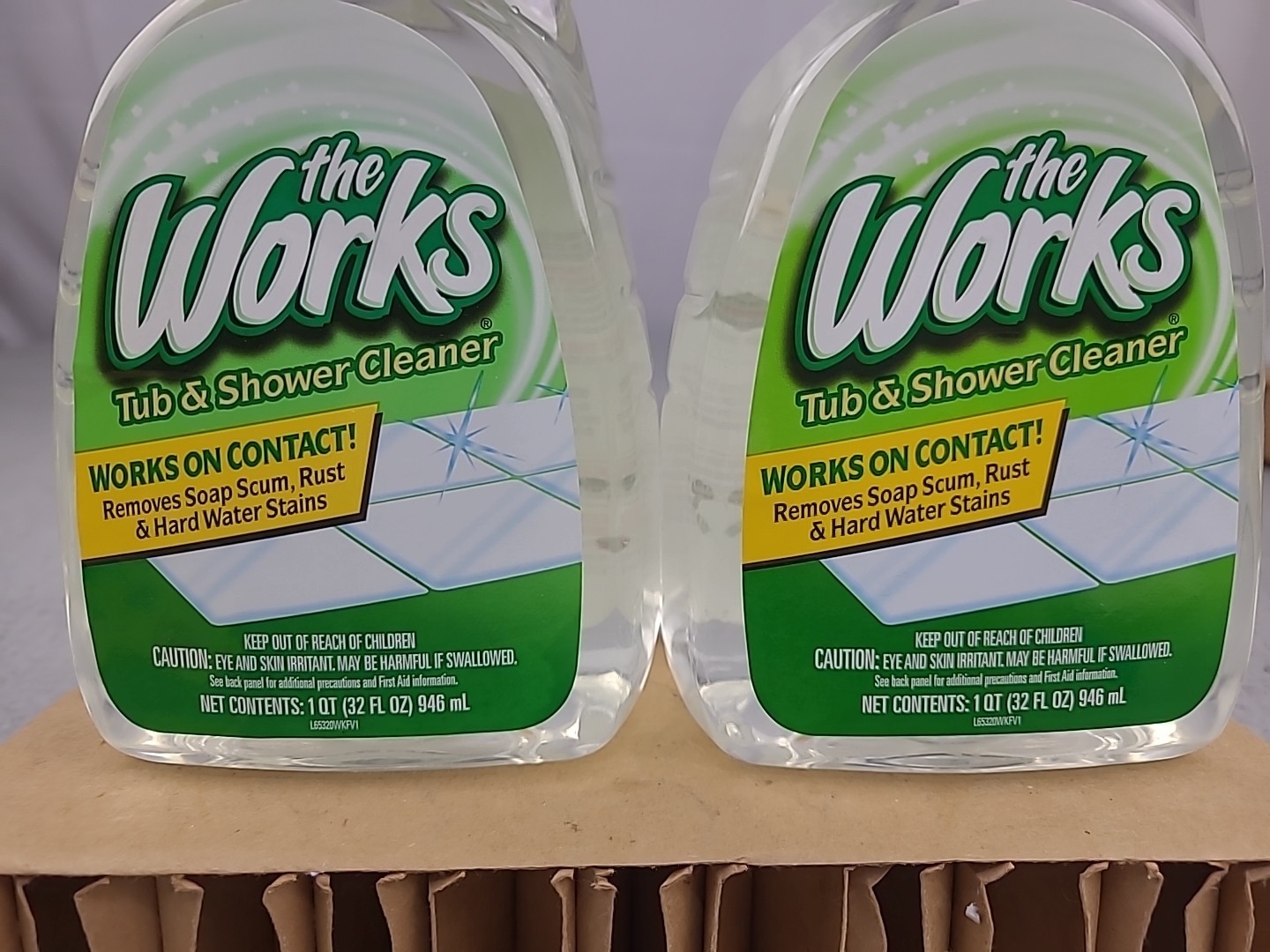 2x The Works TUB SHOWER Cleaner SPRAY 32 oz Ea Soap Scum Rust Non Aerosol NEW