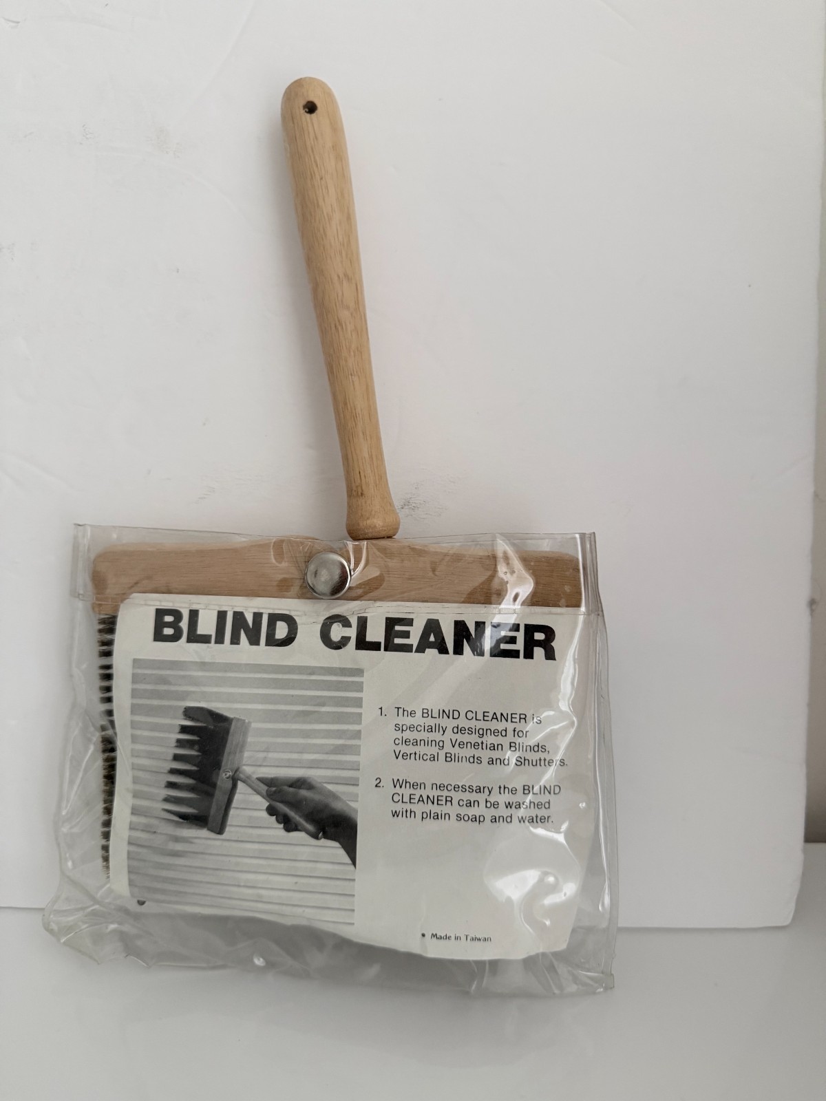 VINTAGE LILLIAN VERNON BLIND CLEANER WOODEN HANDLE NEW WITHOUT MANUAL