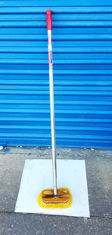 SHURHOLD Heavy Duty Deck Brush w/ Telescoping Handle 40″-72″ (101cm-182cm) Used