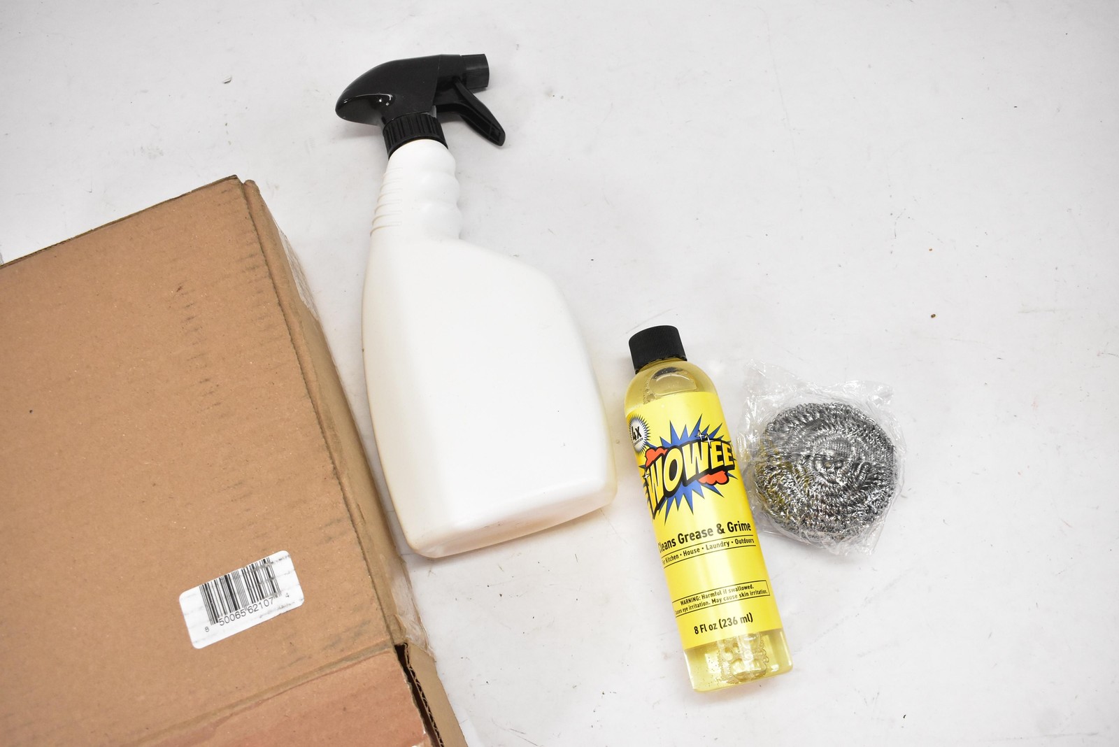 WOWEE Spray Bottle 22oz White Pump Sprayer 3 Pack Cleaner Set With Scrubber