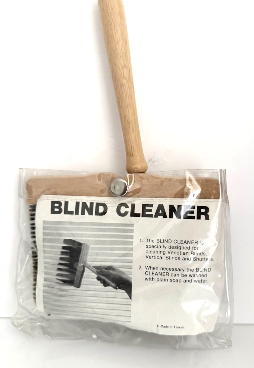 VINTAGE LILLIAN VERNON BLIND CLEANER WOODEN HANDLE NEW WITHOUT MANUAL
