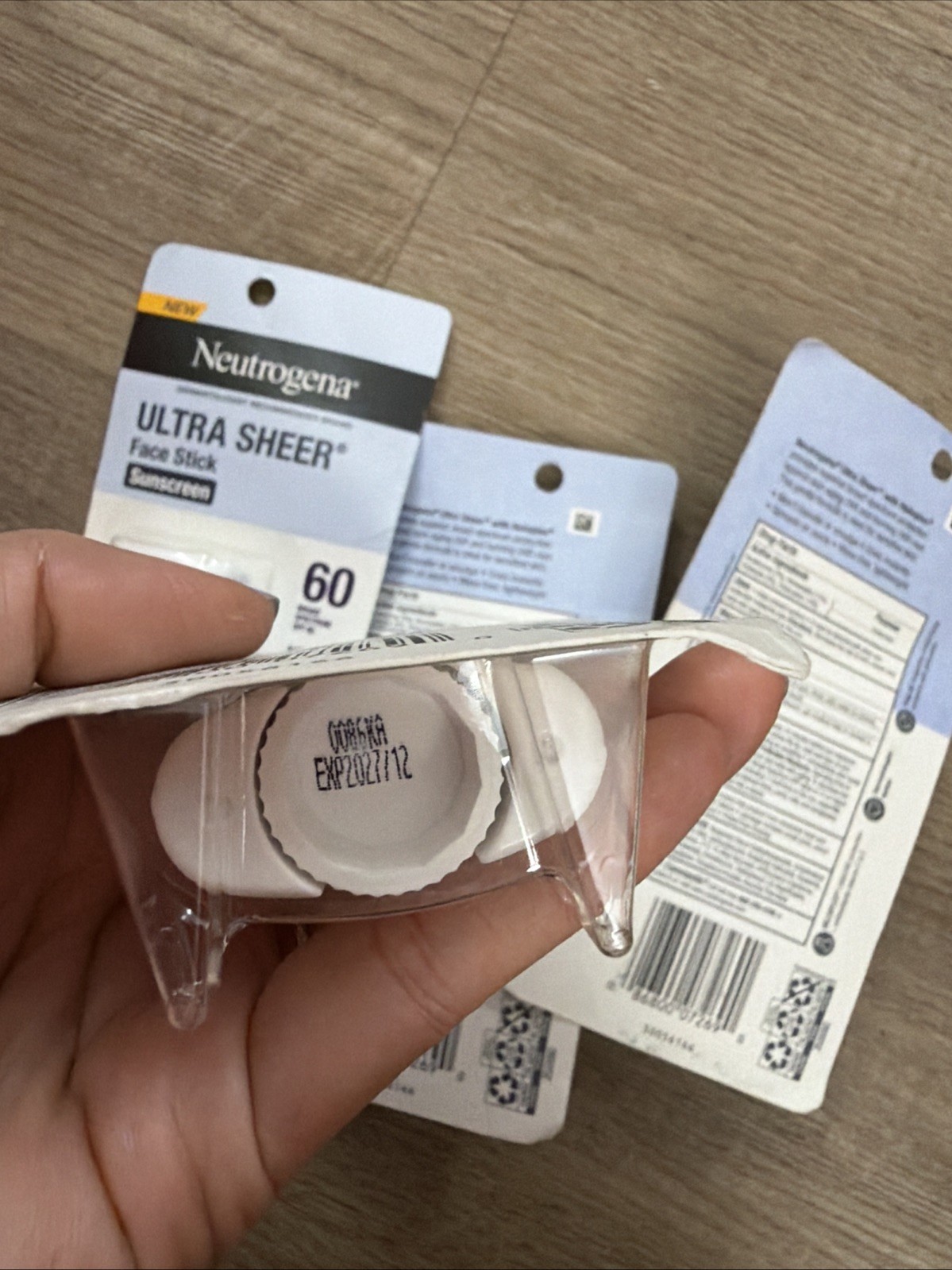 New Neutrogena SPF 60 Ultra Sheer Face Sunscreen Stick Invisible Non-Greasy 4 Pk
