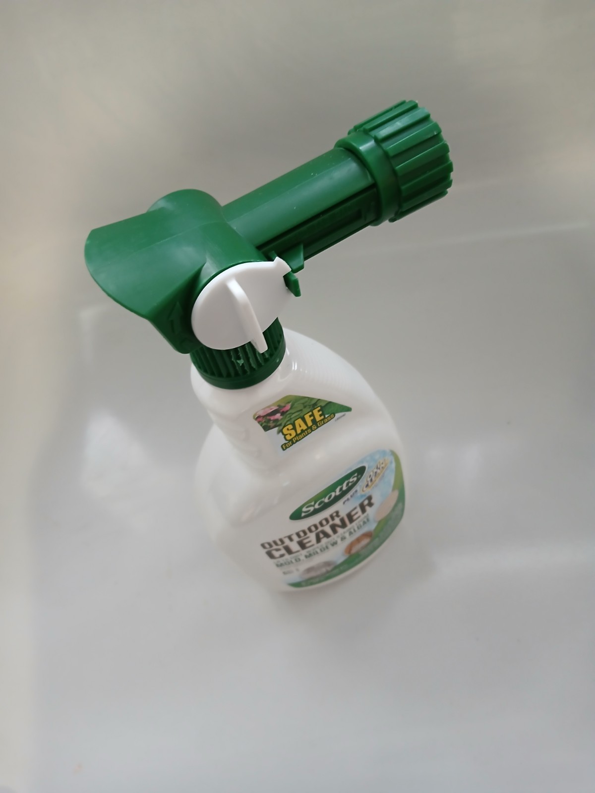 Scott’s Outdoor Cleaner 32 Oz. Lifts Dirt Wipes Cleans & Protects