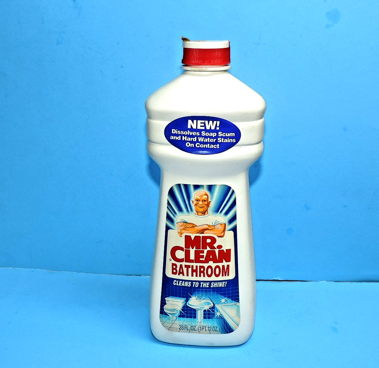 VTG. MR CLEAN BATHROOM CLEANER 28oz. BOTTLE 1992 SOAP SCUM RETRO MOVIE PROP