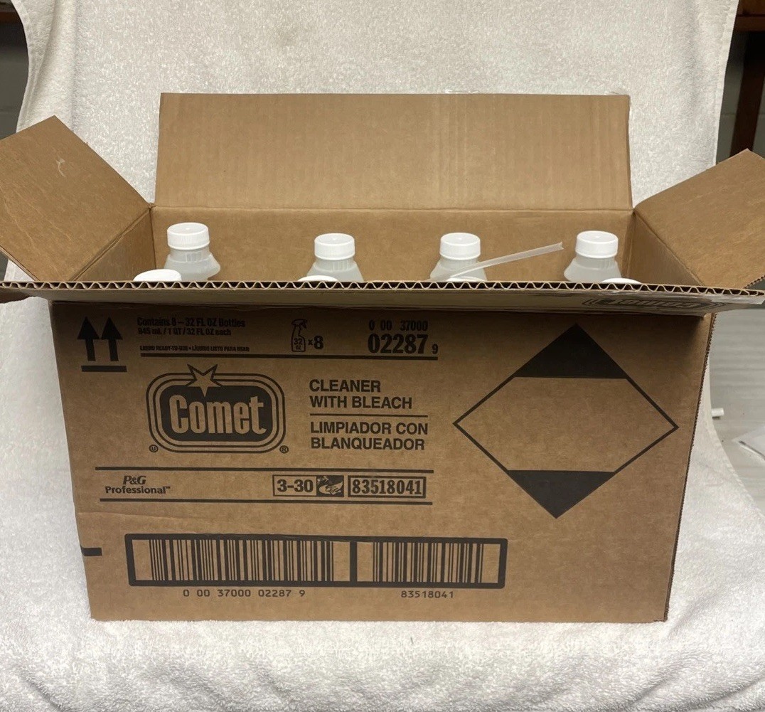 8 PACK! P&G Professional 32fl oz per bottle Comet Cleaner With Bleach