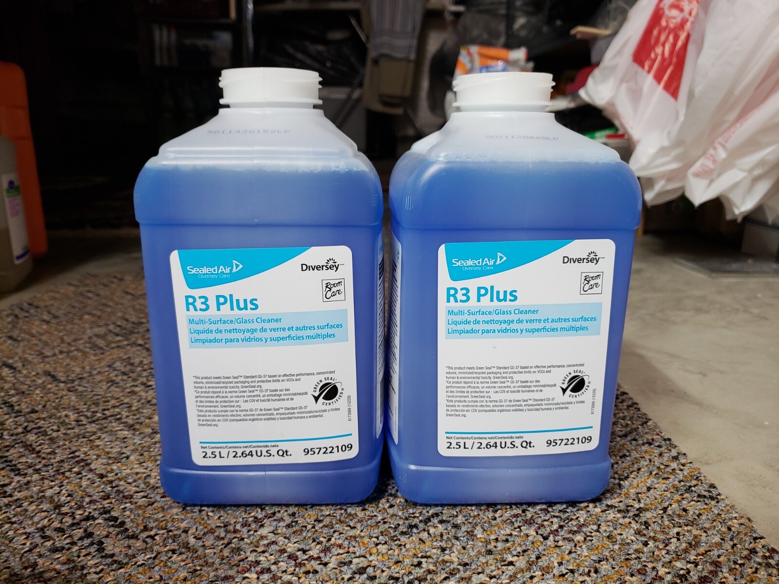 Lot of 2 Diversey 95722109 RoomCare R3 Plus 2.5 L Multi-surface & Glass Cleaner