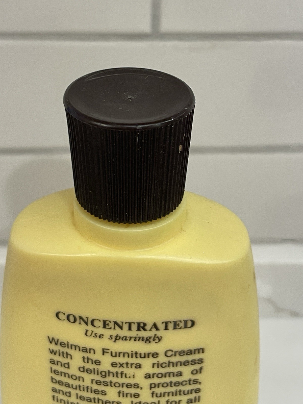 Weiman Furniture Cream with Lemon 8 fl oz Concentrate Sun Protection Full New