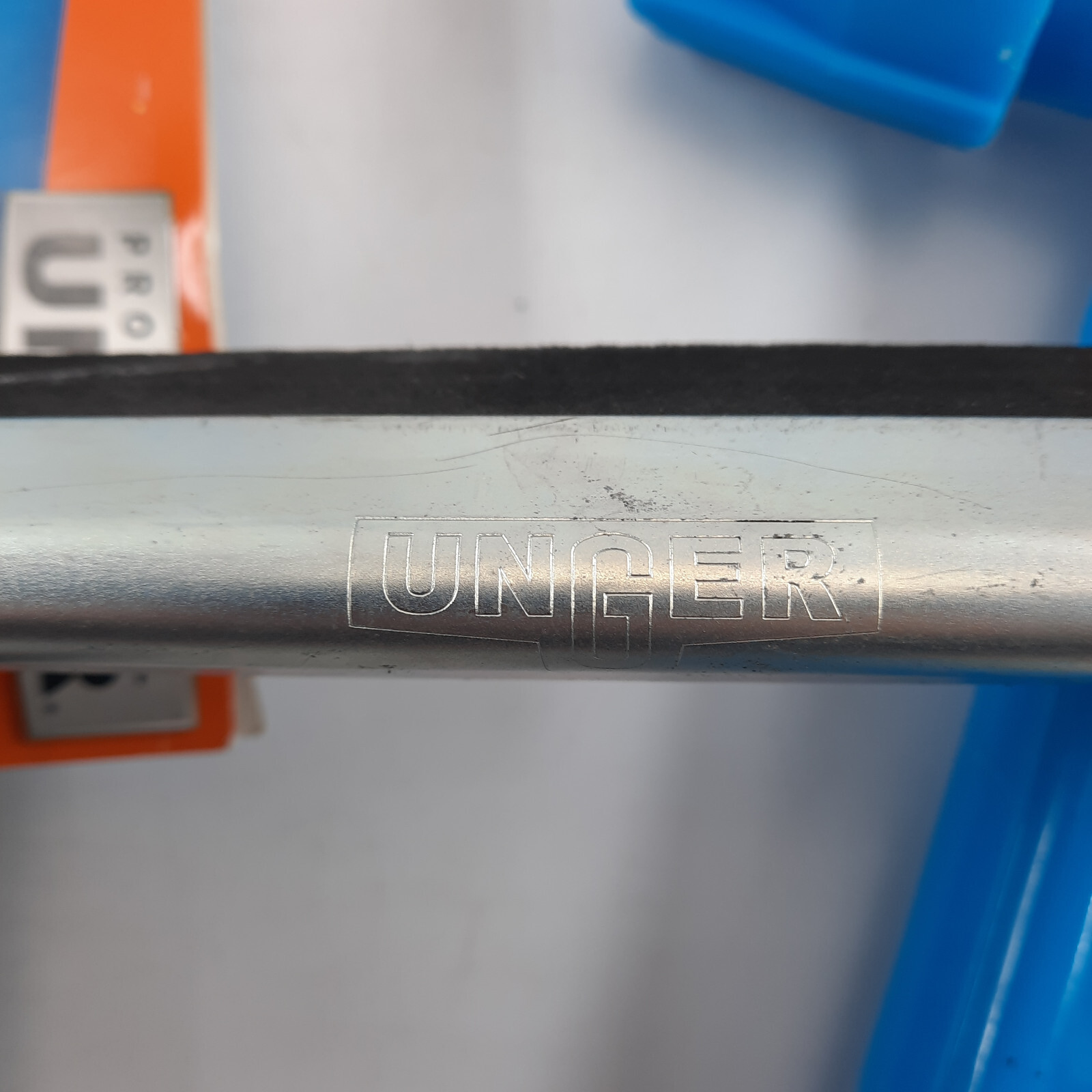 Unger 18 Inch Professional Aquaflex Uneven Surface Floor Squeegee Sealant Water
