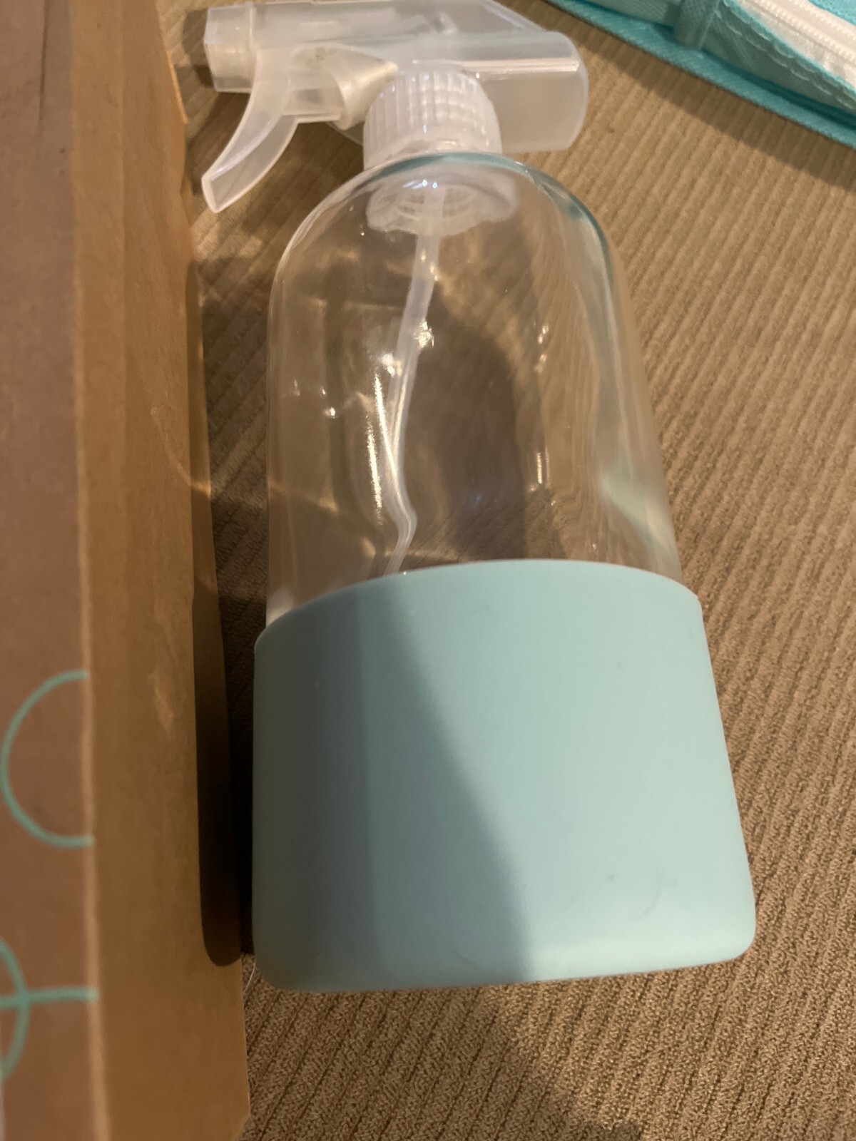 NIB Grove Collaborative 16 oz Glass Spray Bottle Silicone Sleeve Green