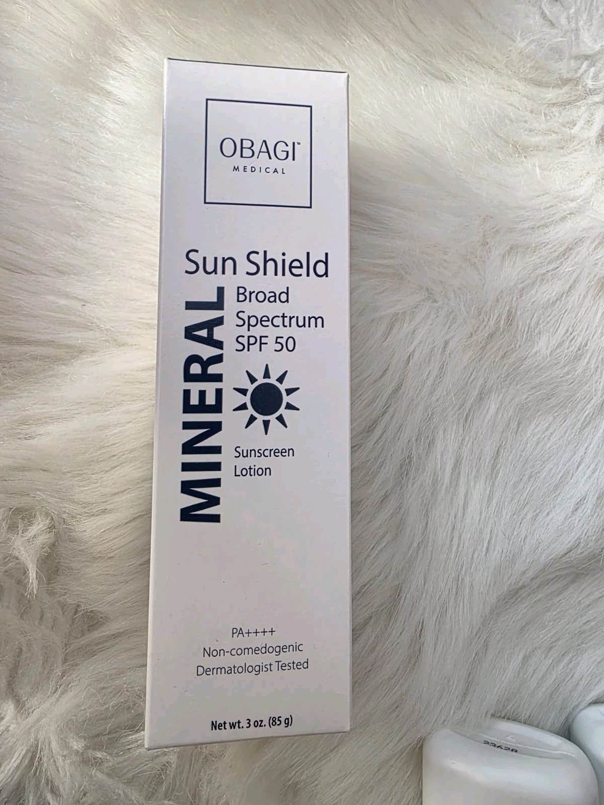 Obagi Sun Shield Hypoallergenic Mineral Sunscreen SPF 50 +Cosmetic Bag