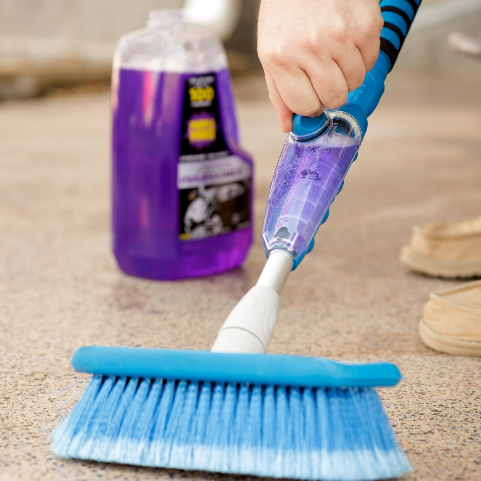 Flow Through Car Wash Brush with Soap Dispenser for High Pressure Cleaning