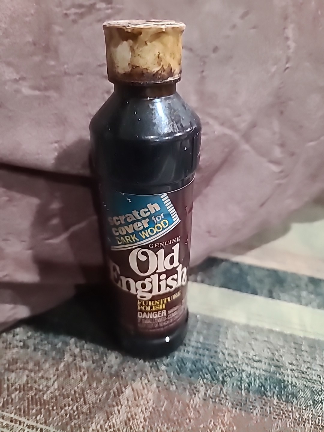 Vintage Old English Scratch Cover 8 oz 2/3 Full Dark Woods