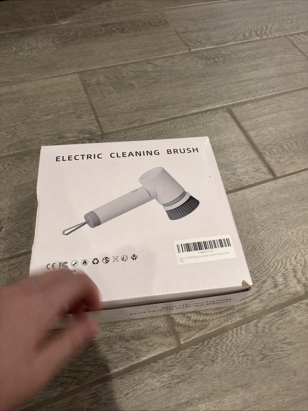 Electrical cleaning brush with six different cleaning heads made in China