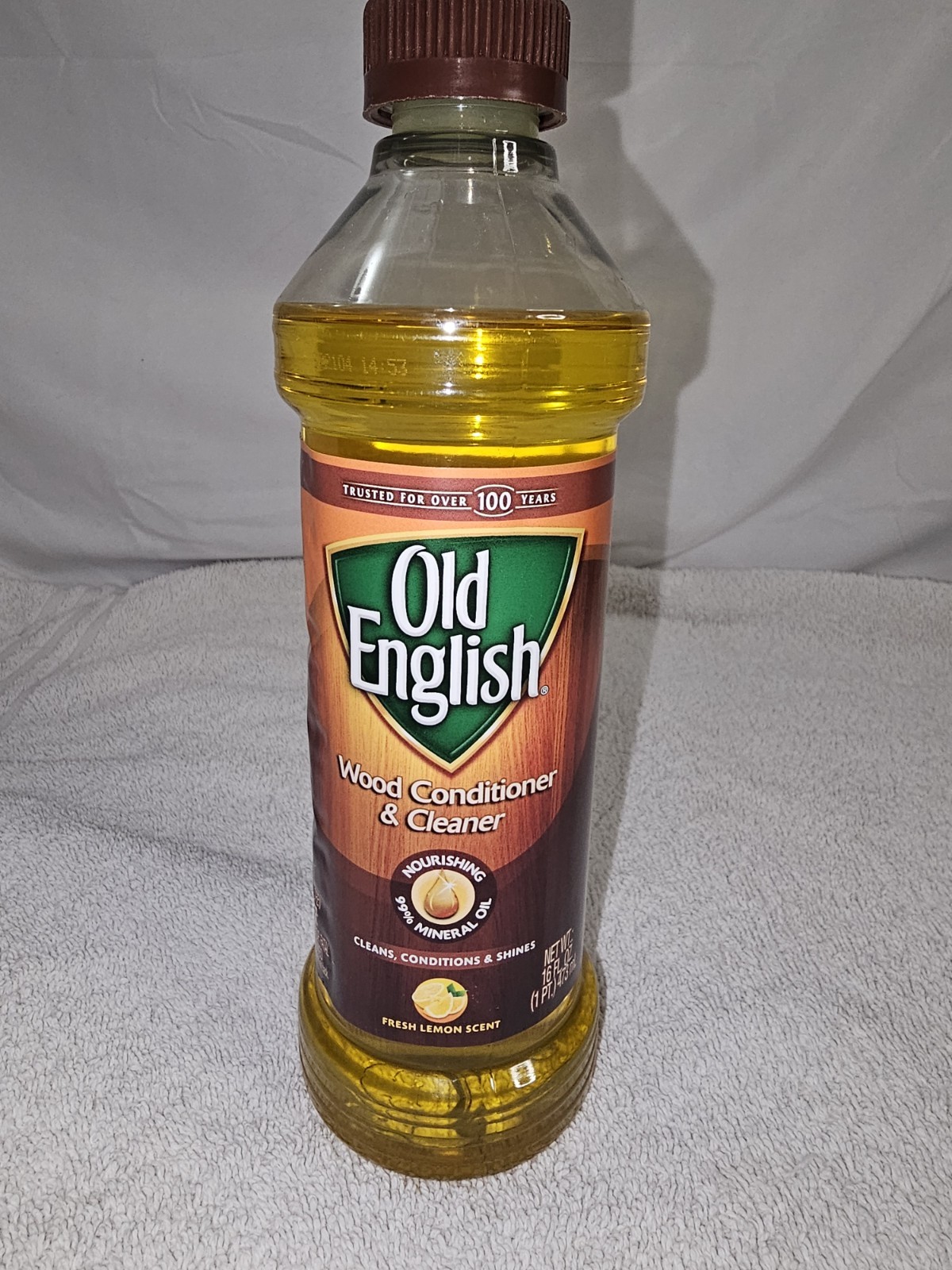 Old English Lemon Oil Furniture Polish, Wood Conditioner, Cleaner 16 Oz.