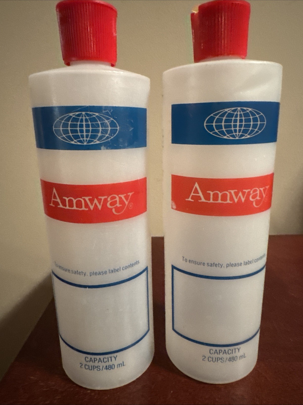 Two Vintage 1975 Amway Plastic Squirt Top Bottles 16 Oz Cleaner Dispenser 2 Cup