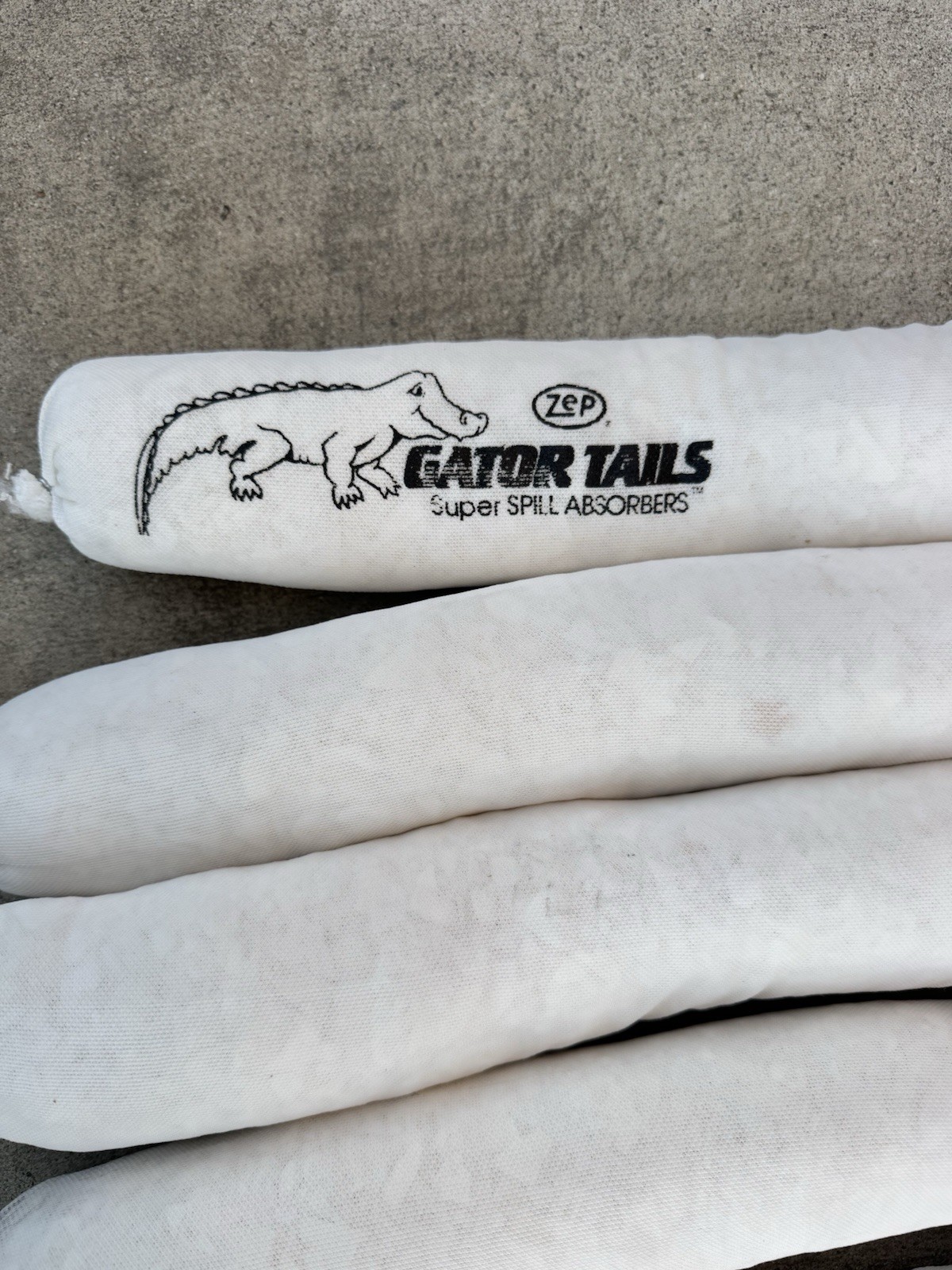 Gator Tails Zep Heavy duty 36″ L x 4″ Diam, Universal Absorbent, Absorbs All