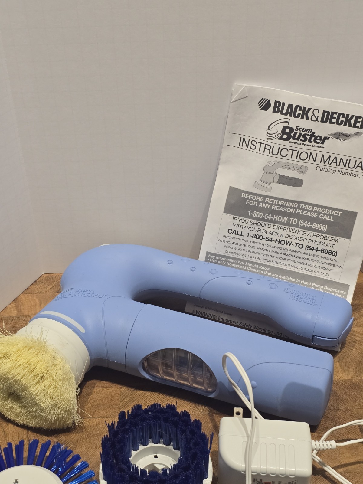 Black And Decker Scum Buster Cordless Power Scrubber S600 With Attachments