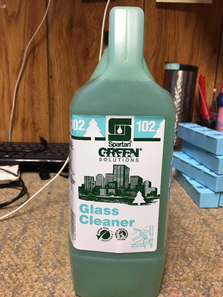 Spartan Clean on the Go Green Solutions 102 Glass Cleaner. 3512. 67.6oz