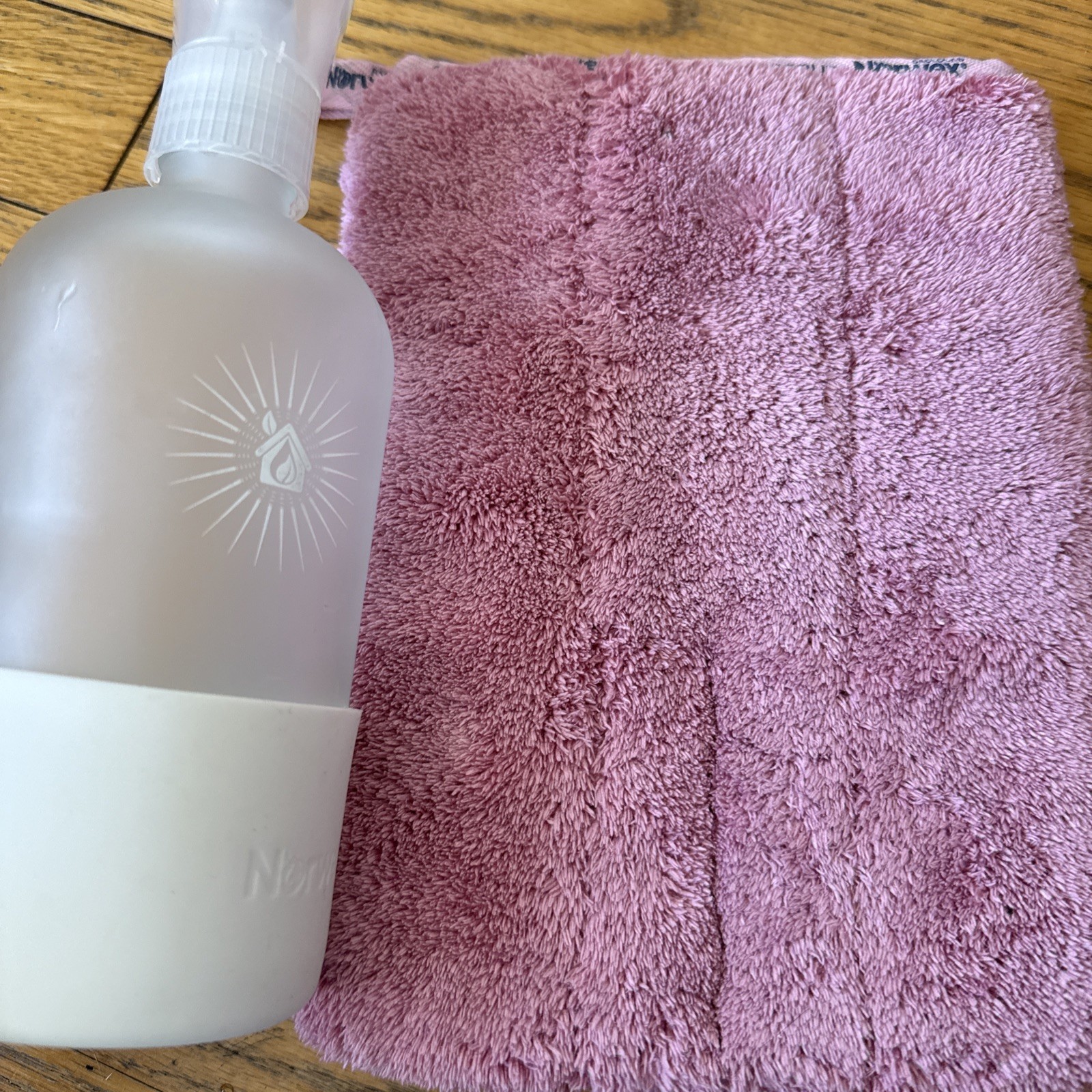 NORWEX Forever Bottle Spray Nozzle & White Silicone Sleeve Glass Cleaner + Mitt!