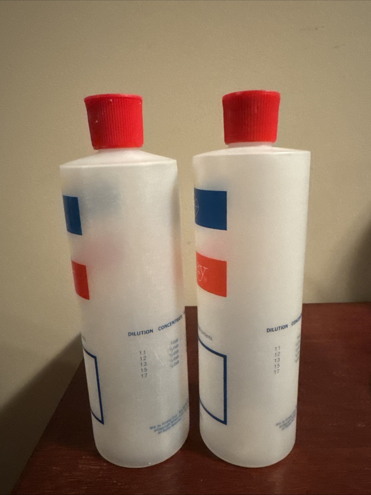 Two Vintage 1975 Amway Plastic Squirt Top Bottles 16 Oz Cleaner Dispenser 2 Cup