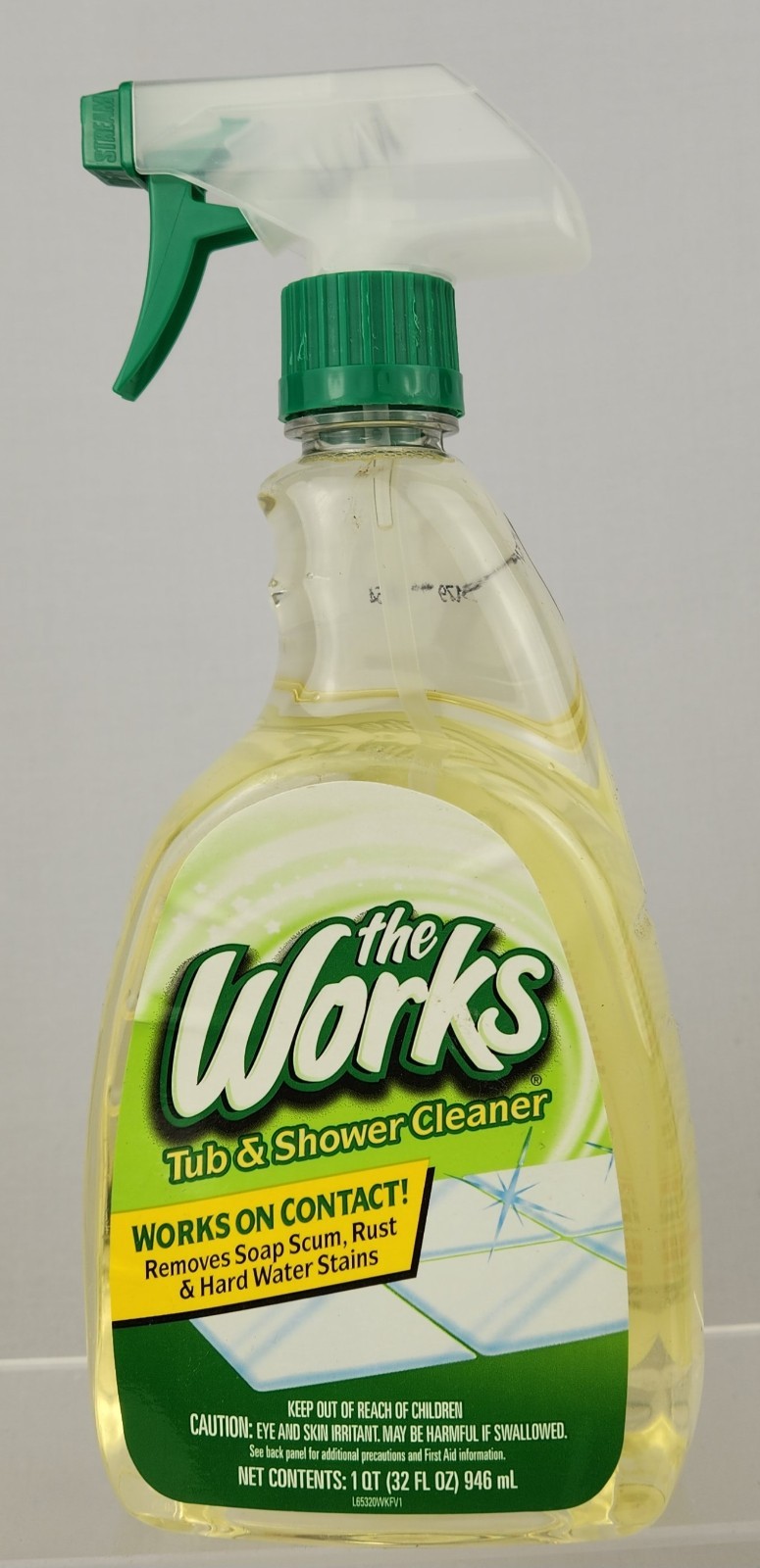 The Works Tub & Shower Cleaner Spray 32 Oz Soap Scum Rust Hard Water New HTF