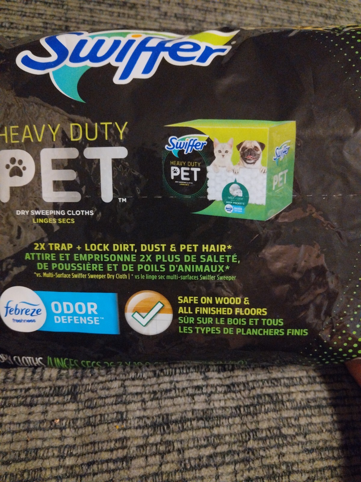 Swiffer Heavy Duty Pet Dry Cloth Pad Refills, Febreze Odor Defense (4 Count)
