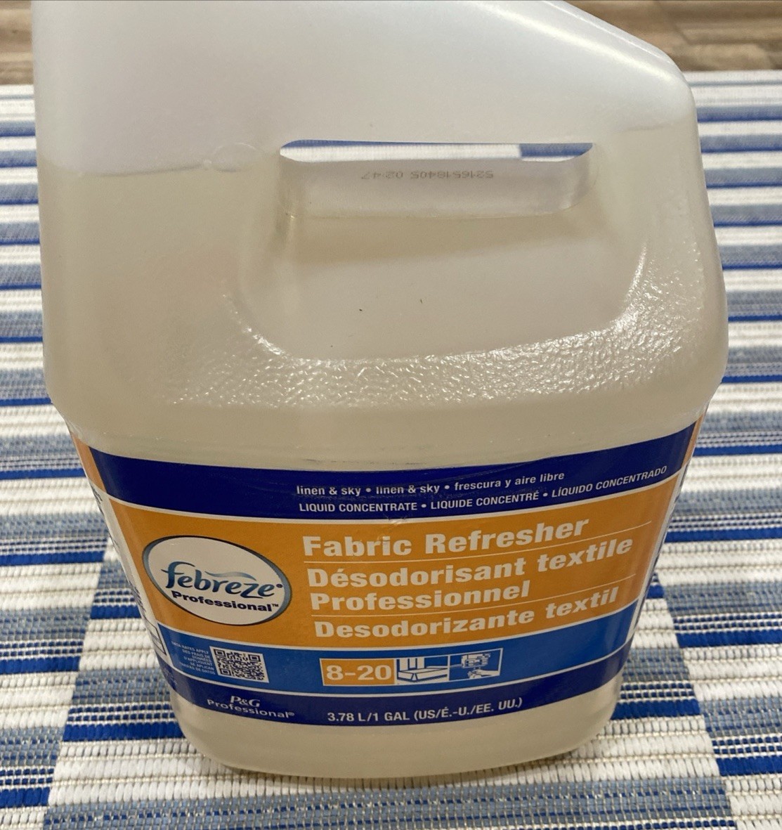 Febreze Fabric Refresher Concentrate 8-20 3.78L / 1 gal
