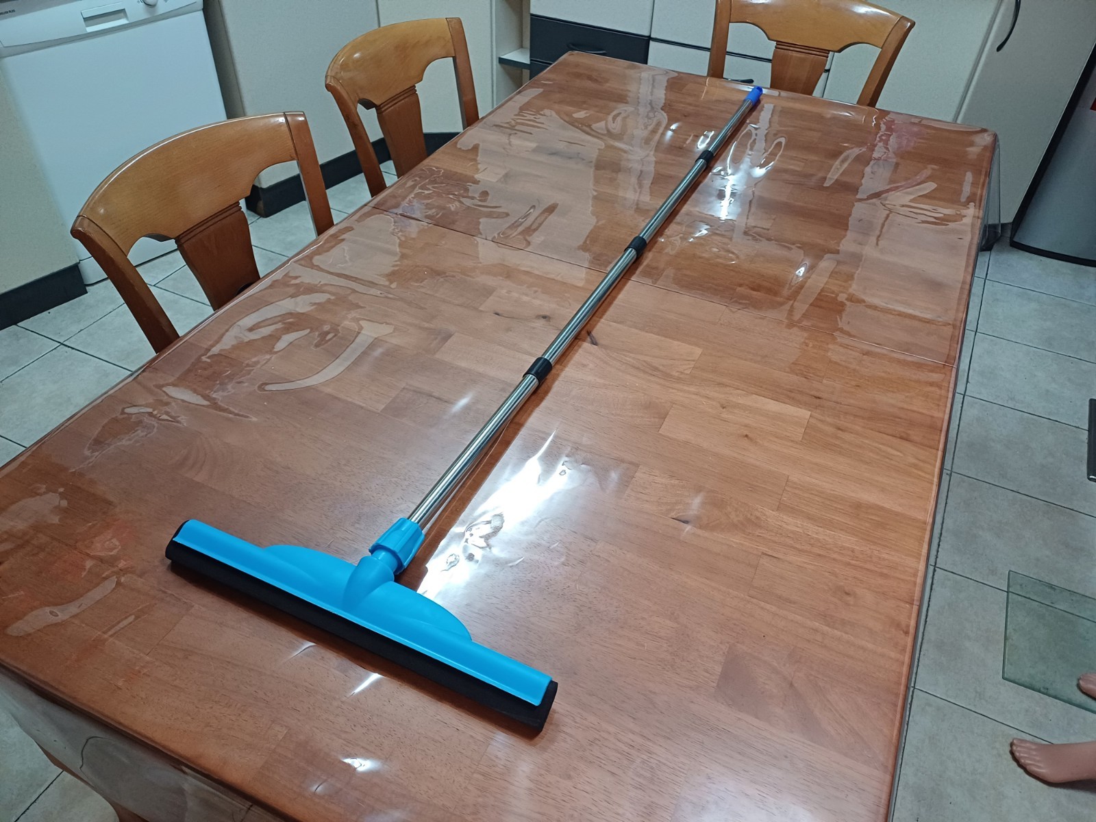 Heavy-Duty 17″ Floor Squeegee + 59″ Telescopic Long Handle For Thorough Cleaning