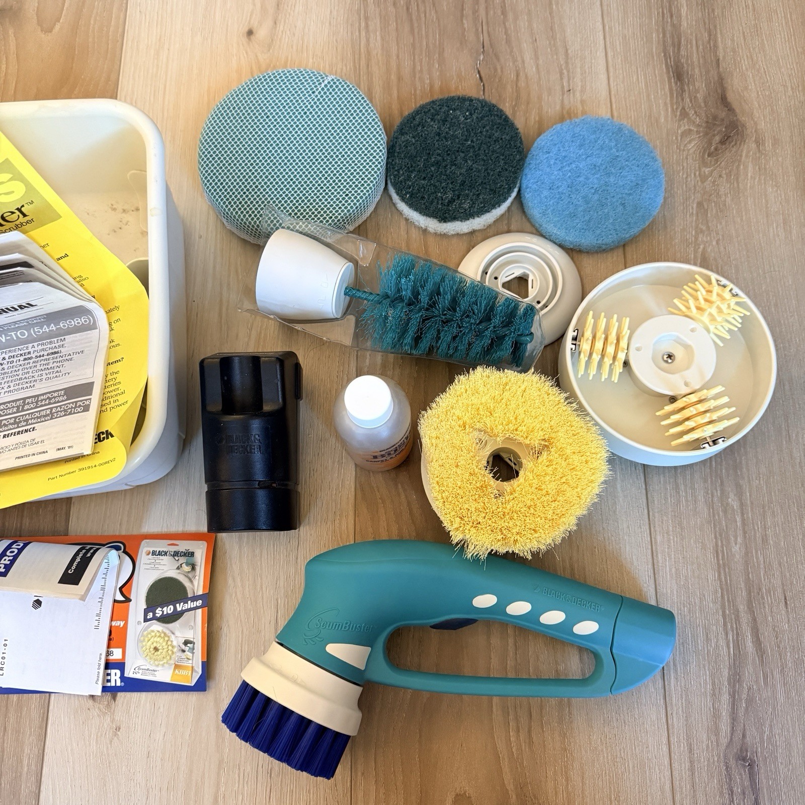 Black & Decker Scumbuster (Cordless Wet Scrubber) W/Battery & All Accessories