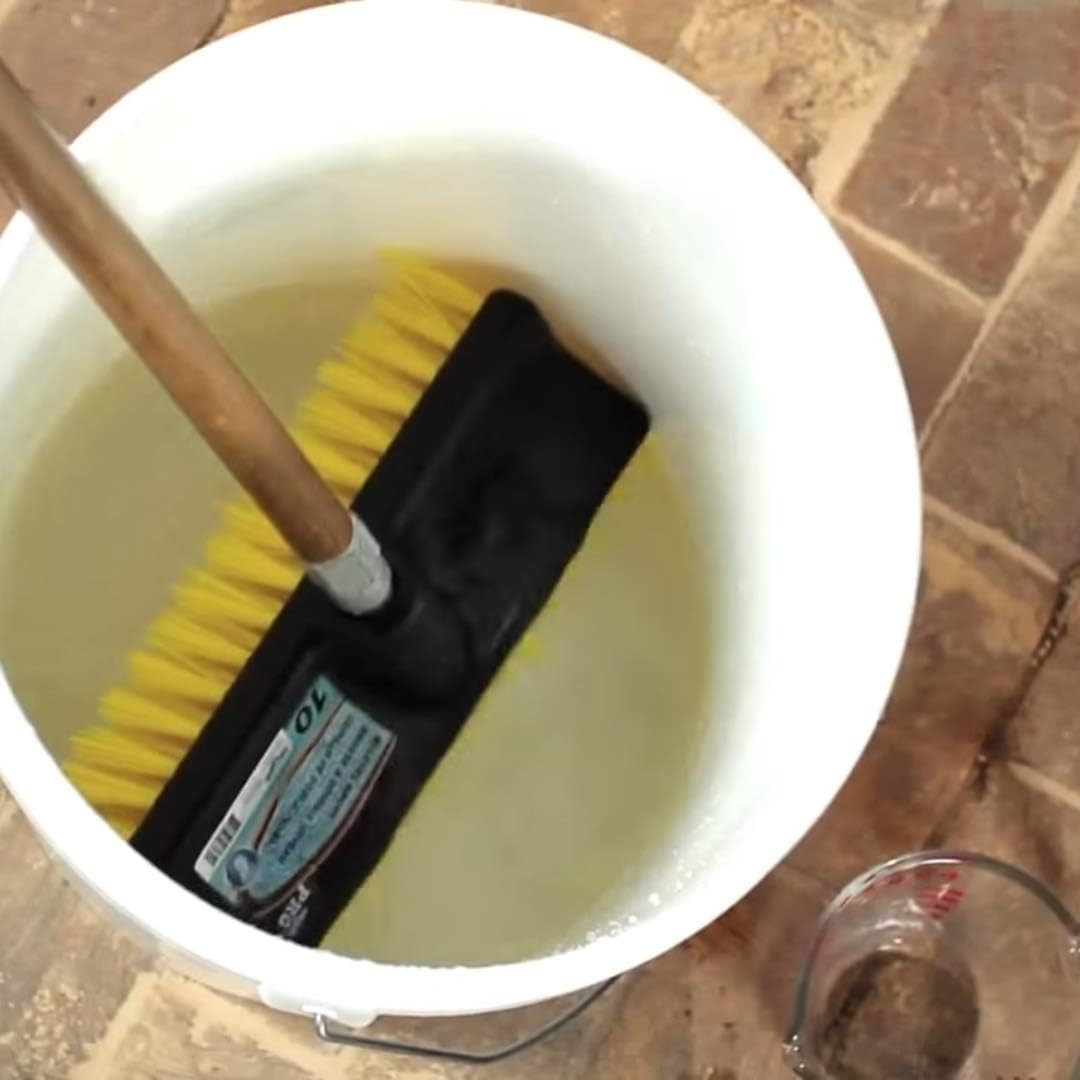Essential Heavy-Duty Acidic Cleaner – Quart for Tile, Grout, Rust & Haze Remover