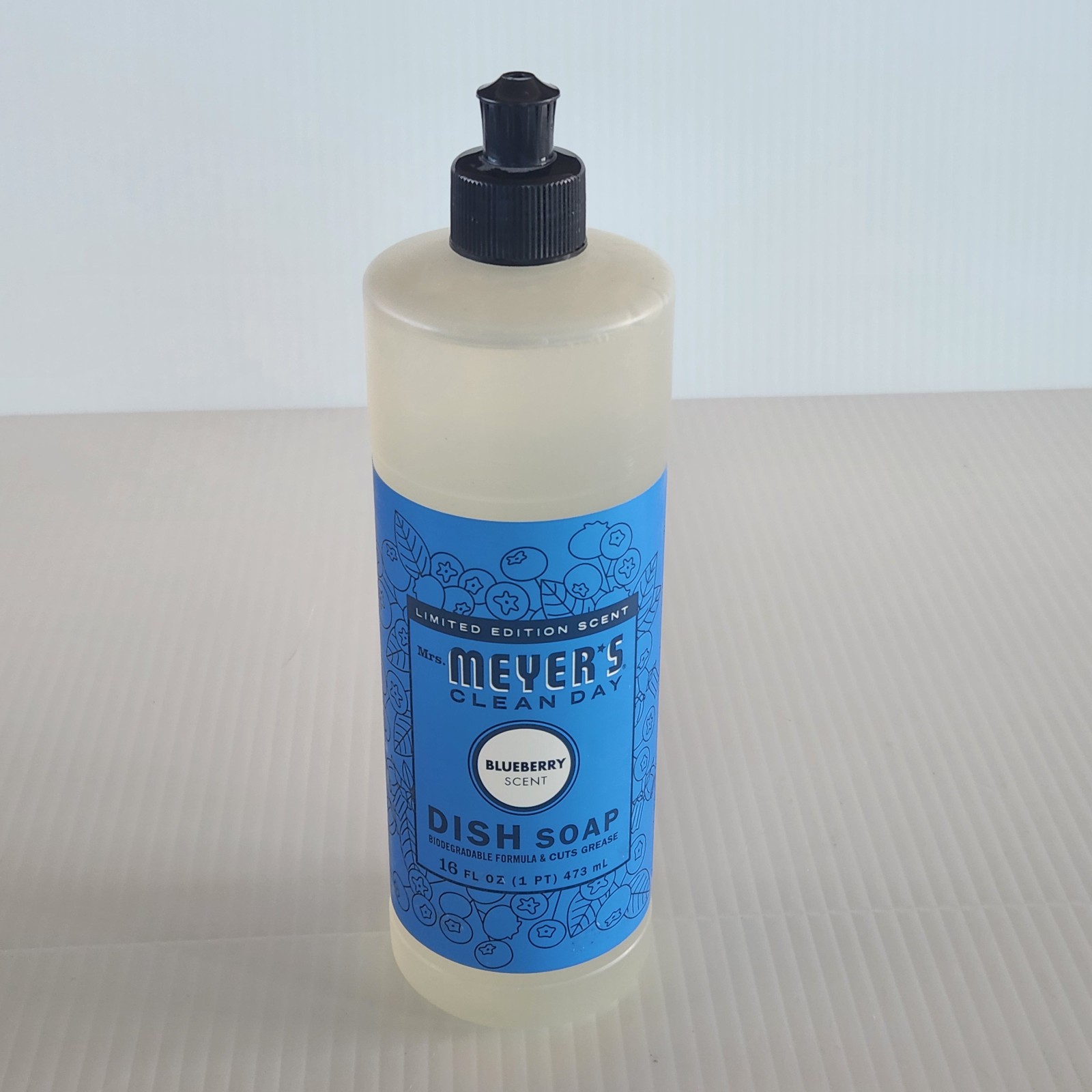 Mrs. Meyer’s Clean Day Liquid Dish Soap, Blueberry Scent, 16 Ounce Bottle LE