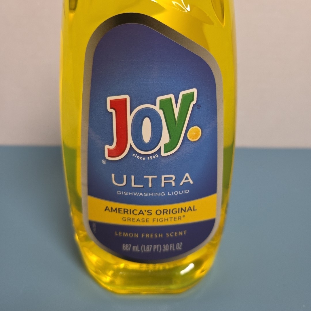 Joy Ultra Dishwashing Liquid 30 fl oz Lemon America’s Original Grease Fighter