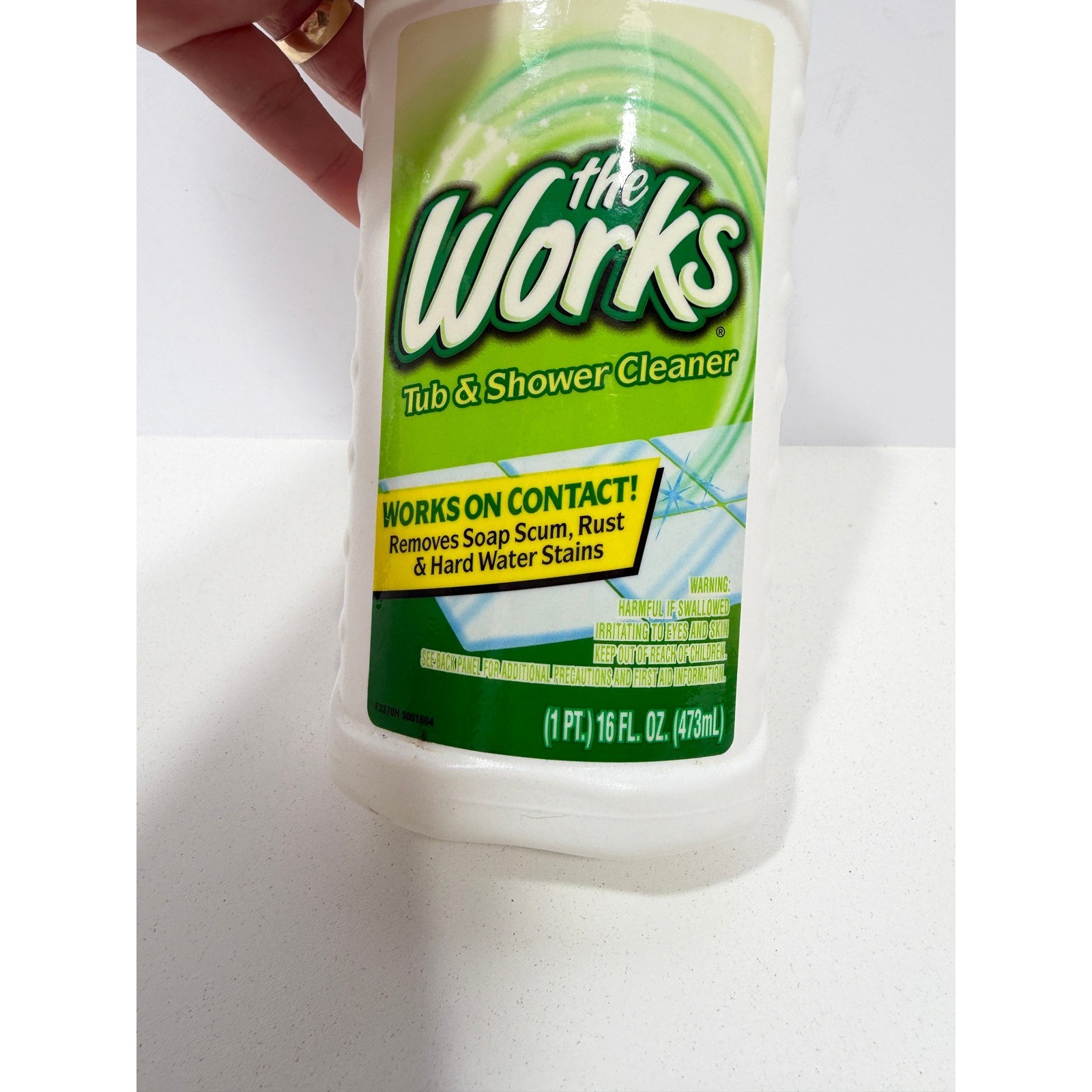 The Works Tub & Shower Cleaner 16 fl oz Removes Rust Soap Scum Hard Water Stains